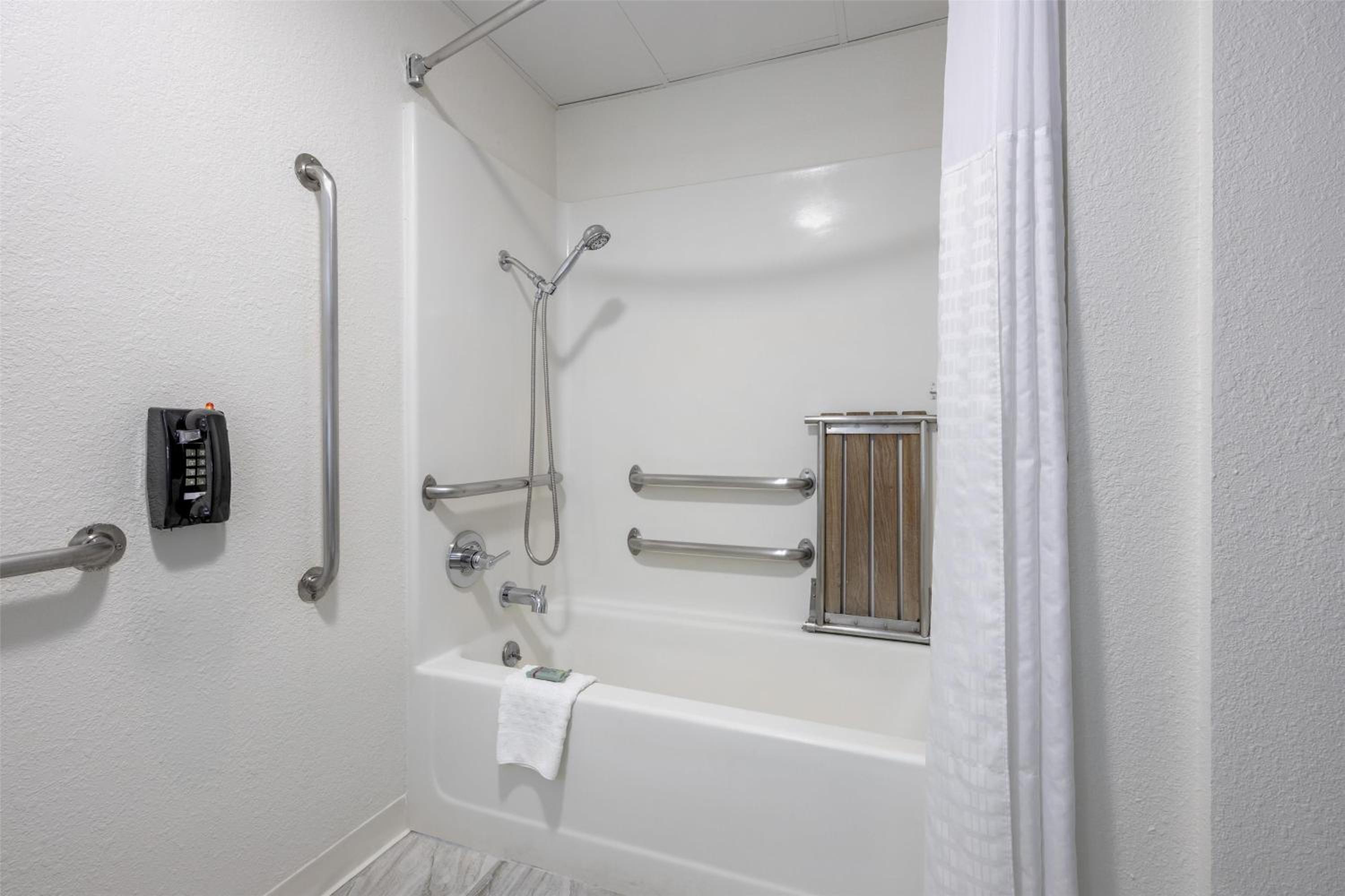 King Room - Disability Access - Photo 4