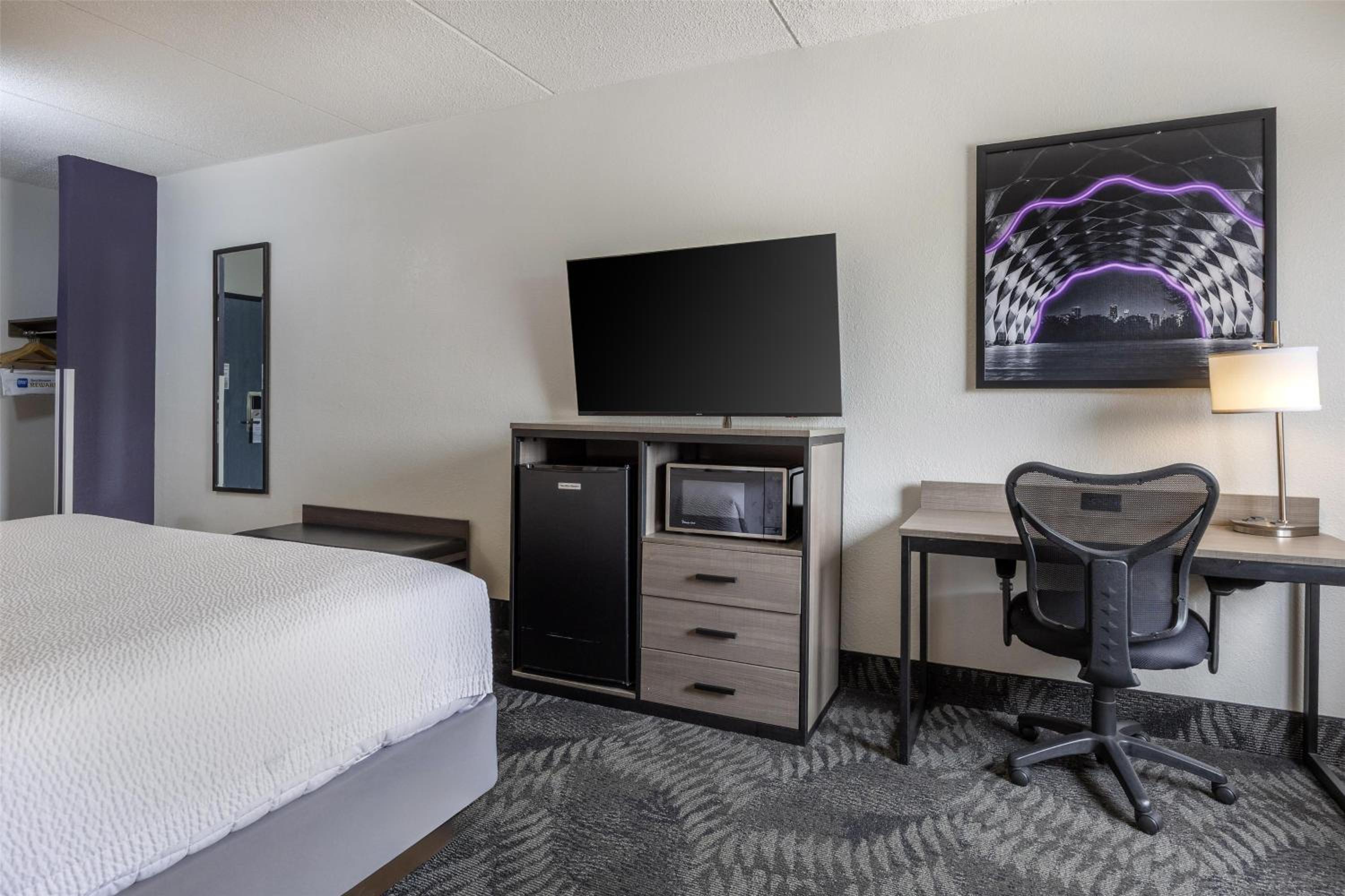 King Room - Non-Smoking photo 2