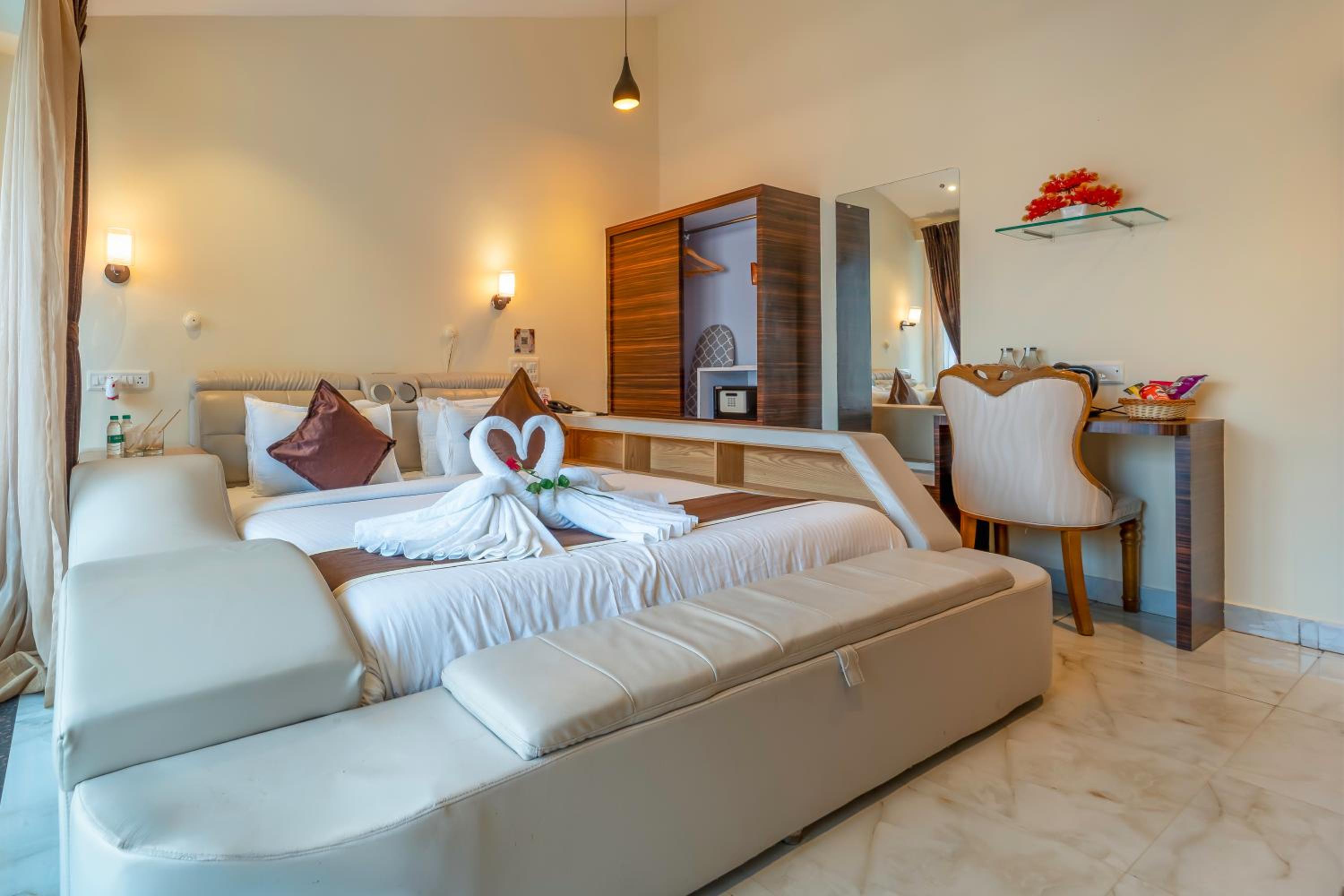 Double Room with Balcony (3 Adults) photo 2