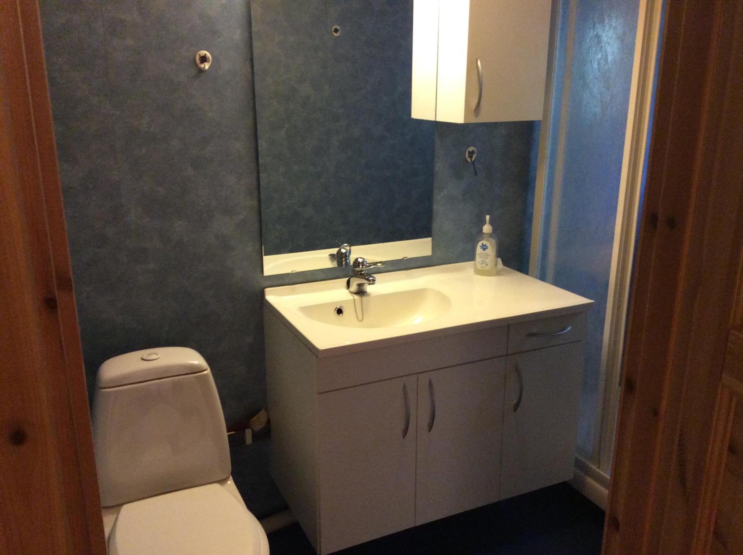 Two Bedroom Cottage with Shower photo 2
