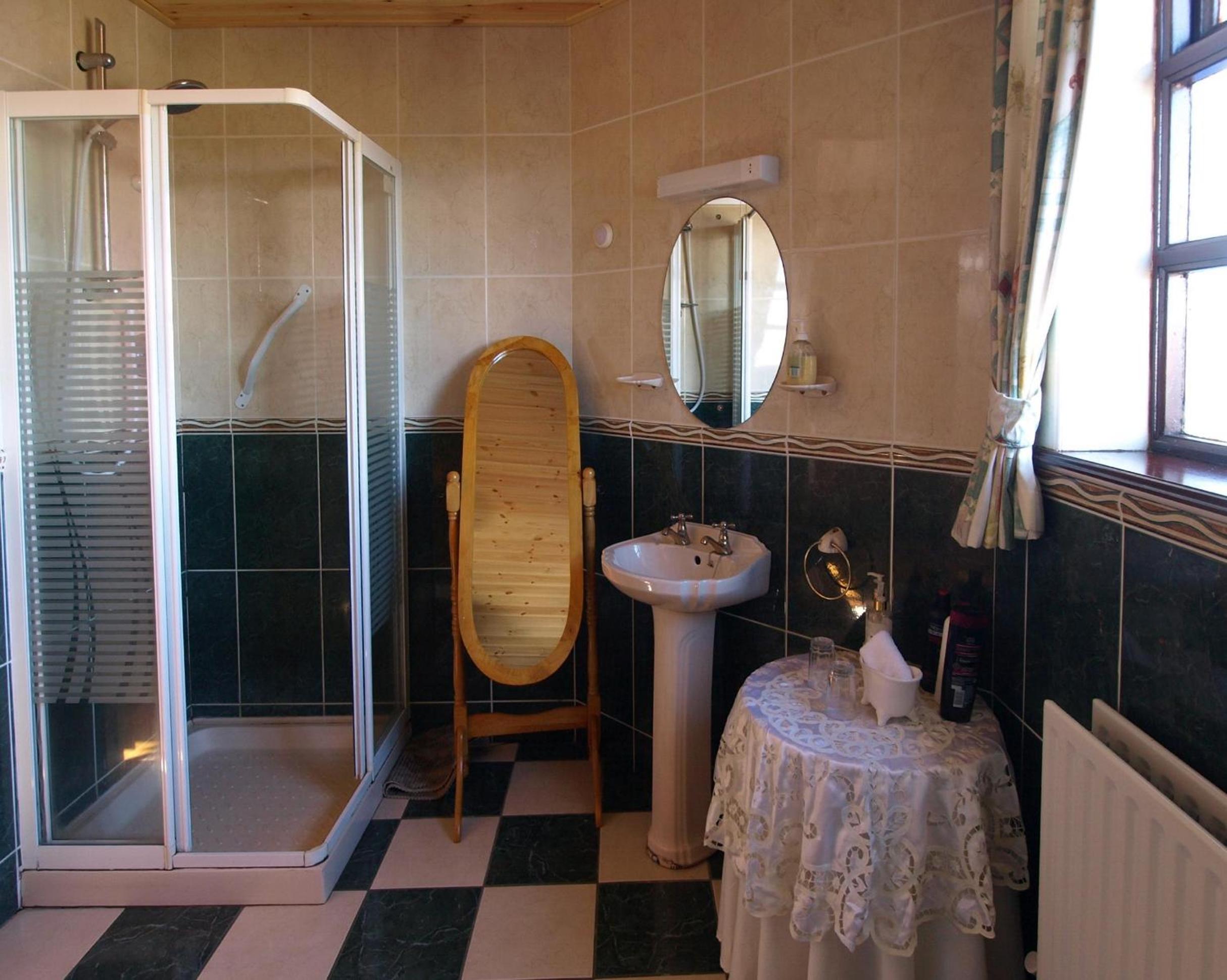 Family Room with Private Bathroom photo 3