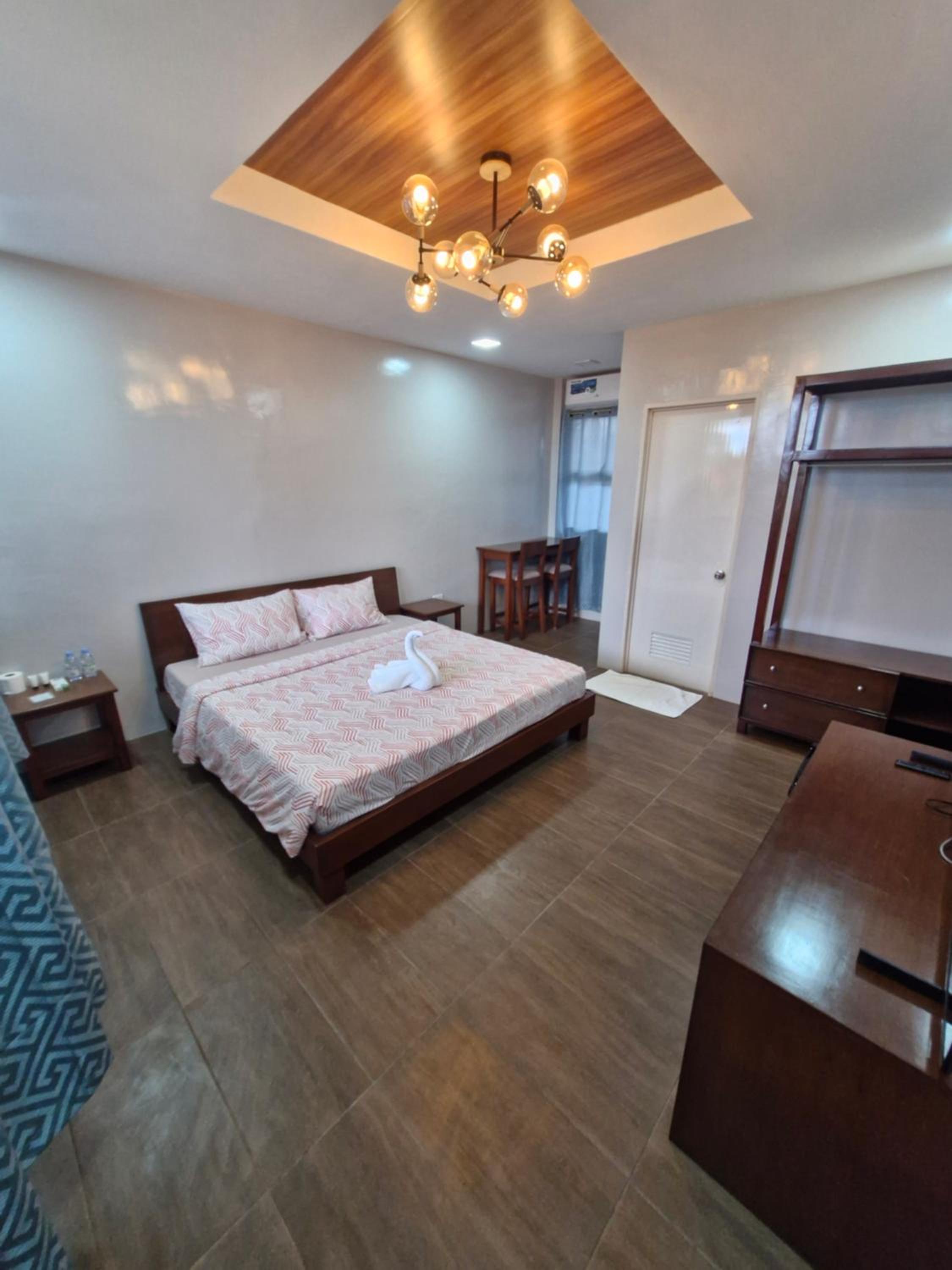 Deluxe King Suite