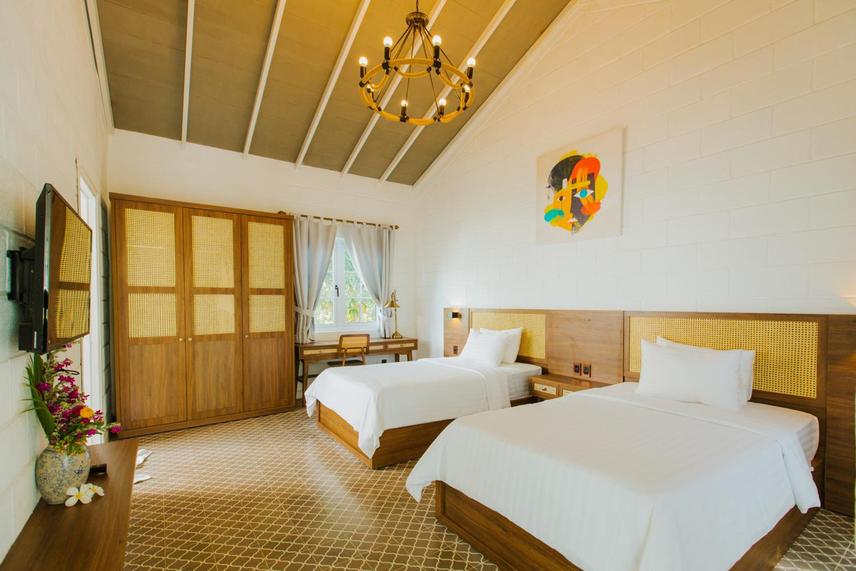 Two-Bedroom Villa - Photo 9