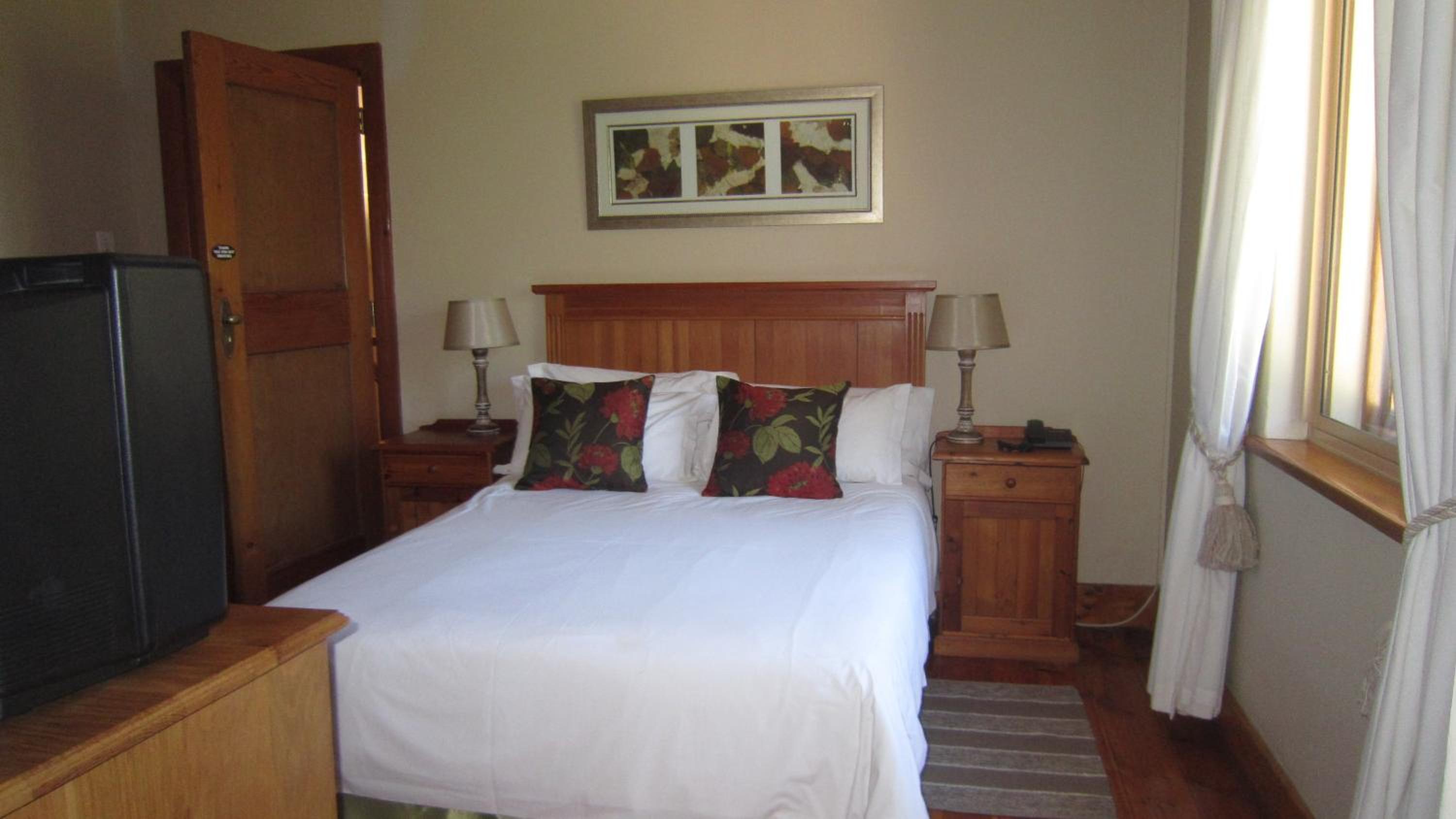 Standard Double or Twin Room - Photo 12