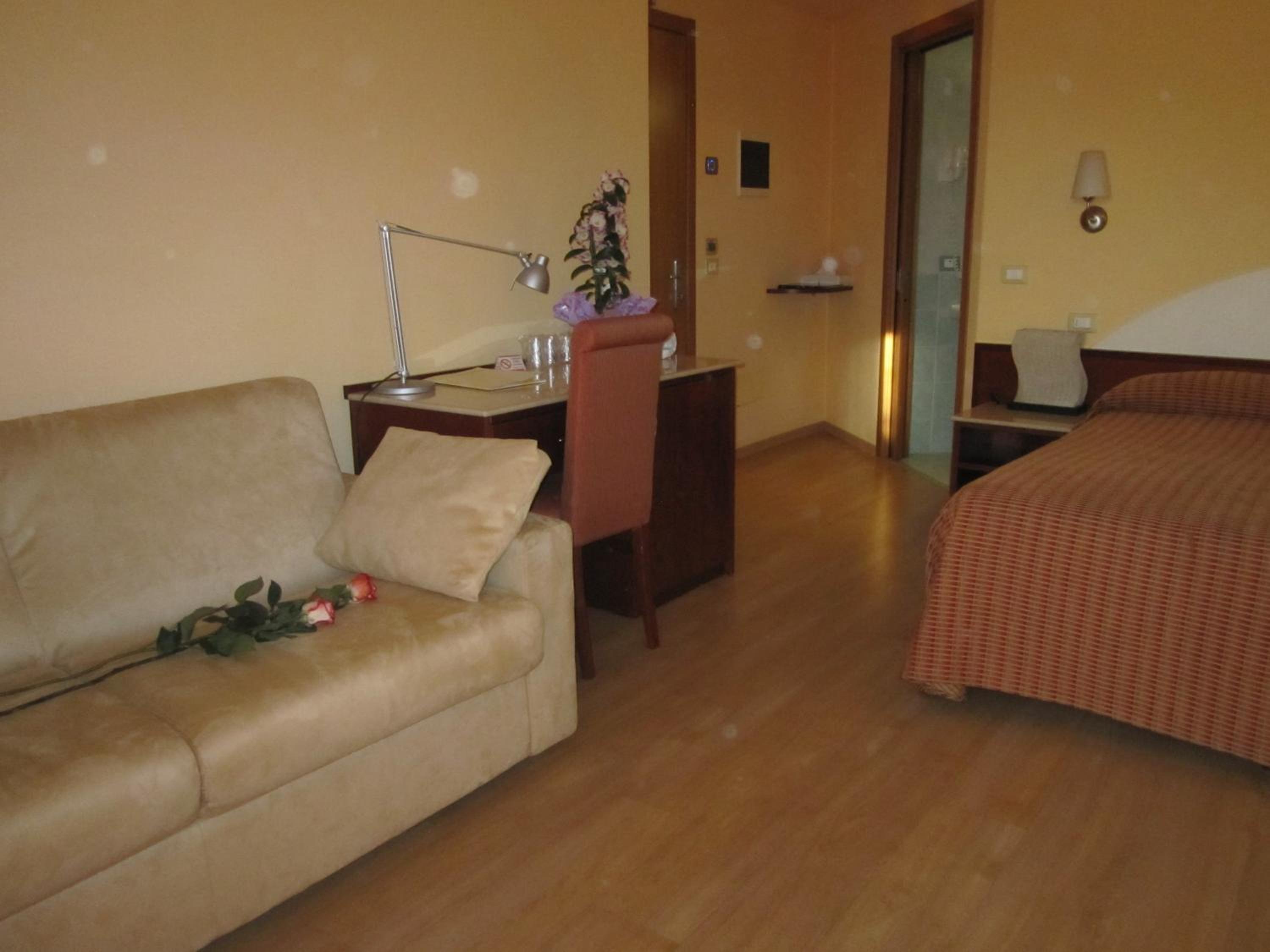 Junior Suite with Balcony (2 Children + 2 Adults) photo 3
