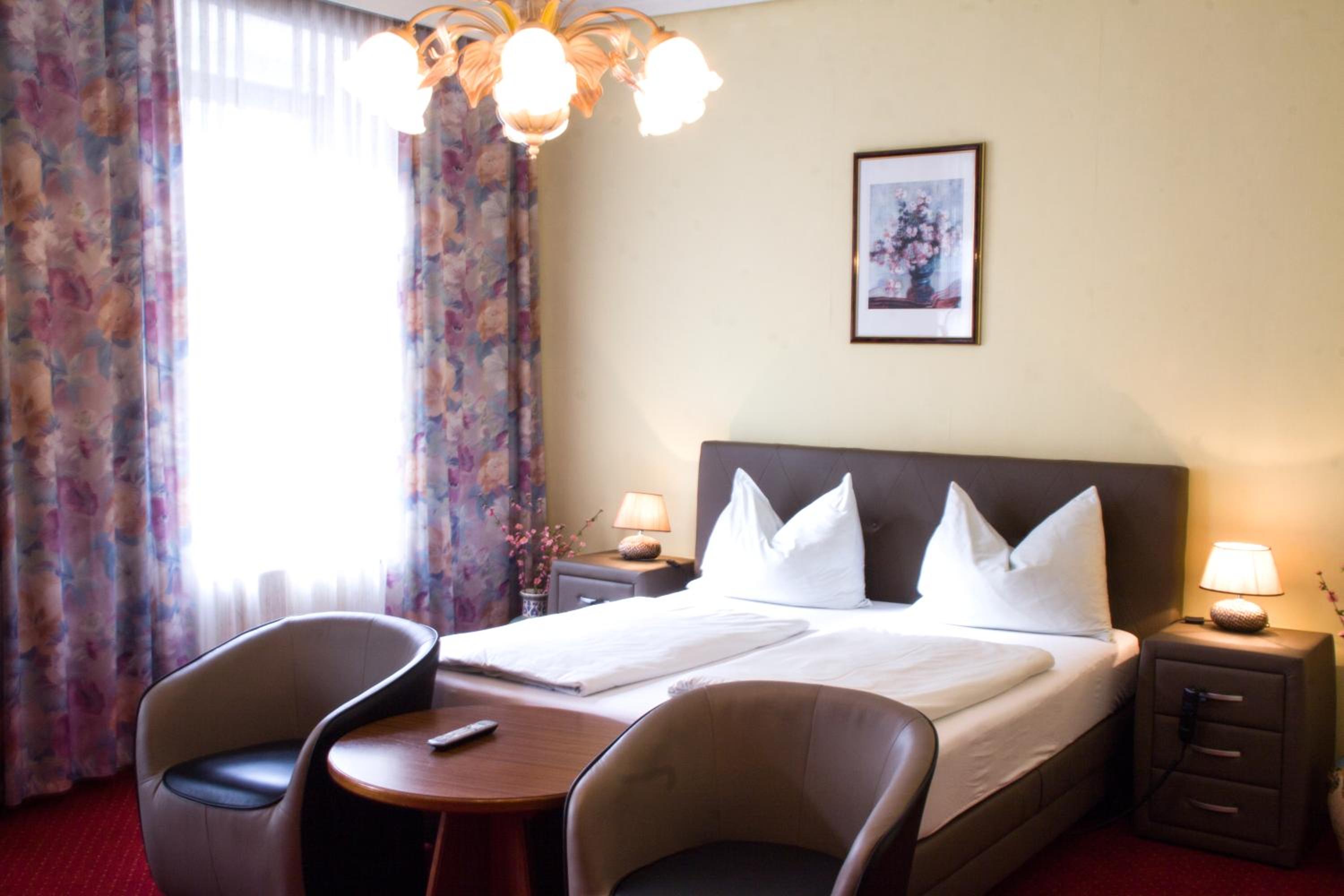 Double Room - Photo 7