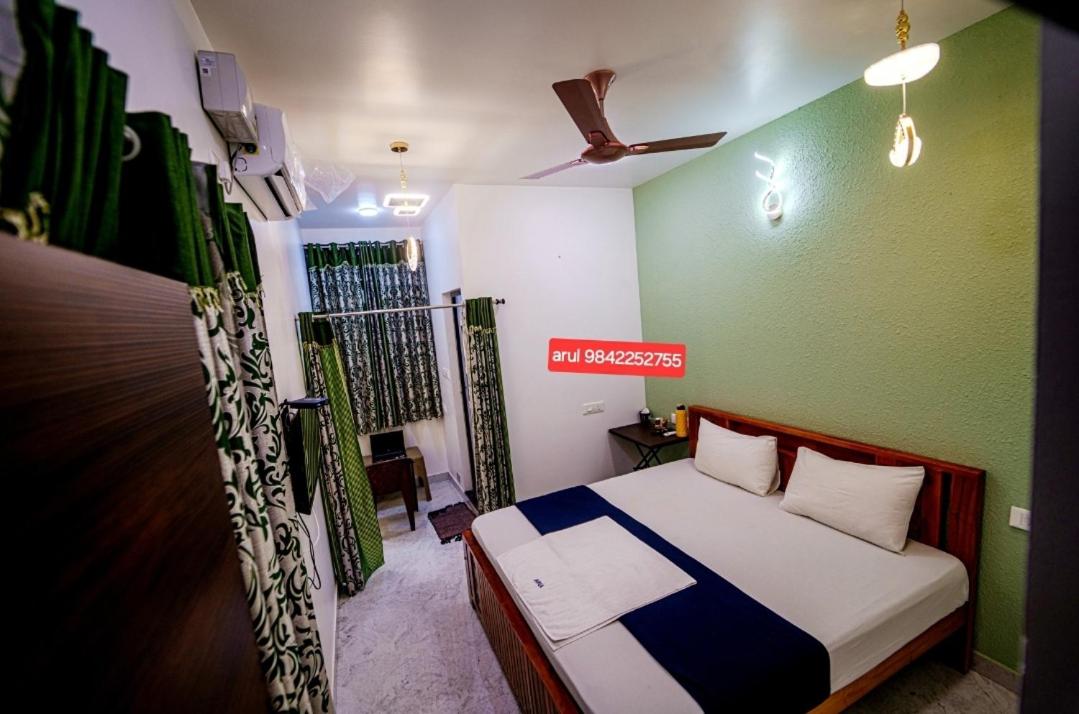 Deluxe Double Room (2 Adults + 1 Child)