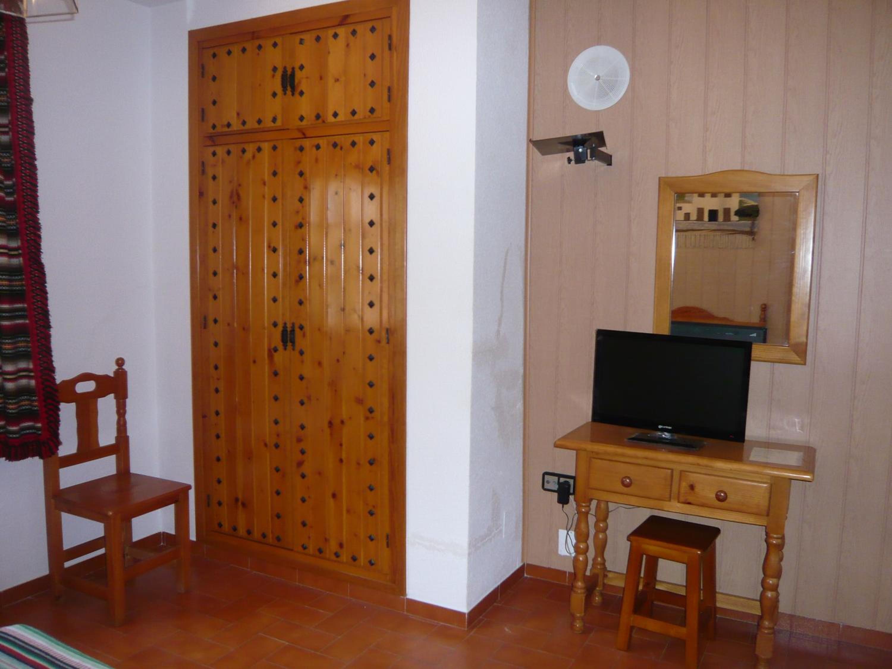 Twin Room With Private Bathroom photo 3