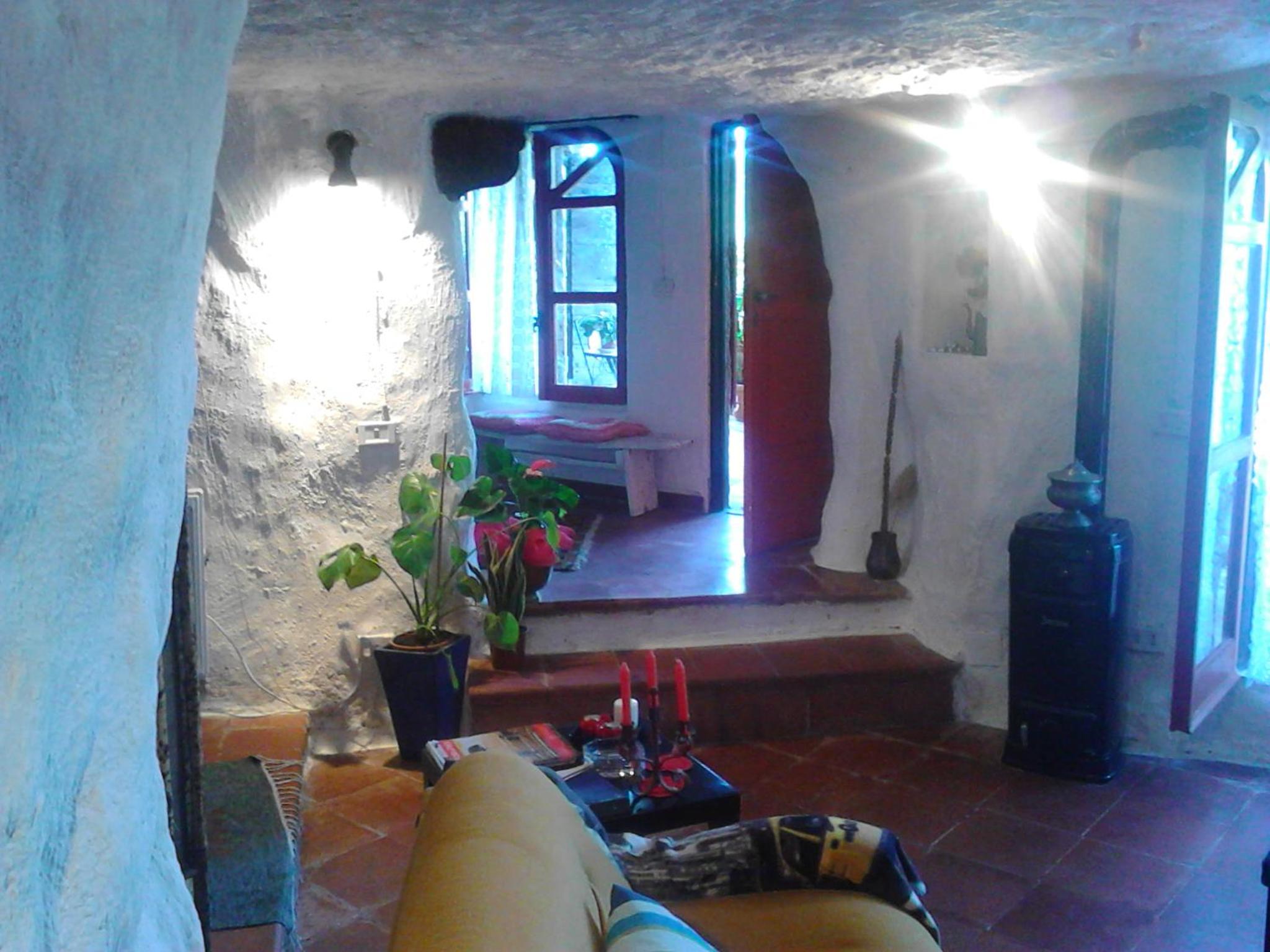 One-Bedroom House - Photo 35