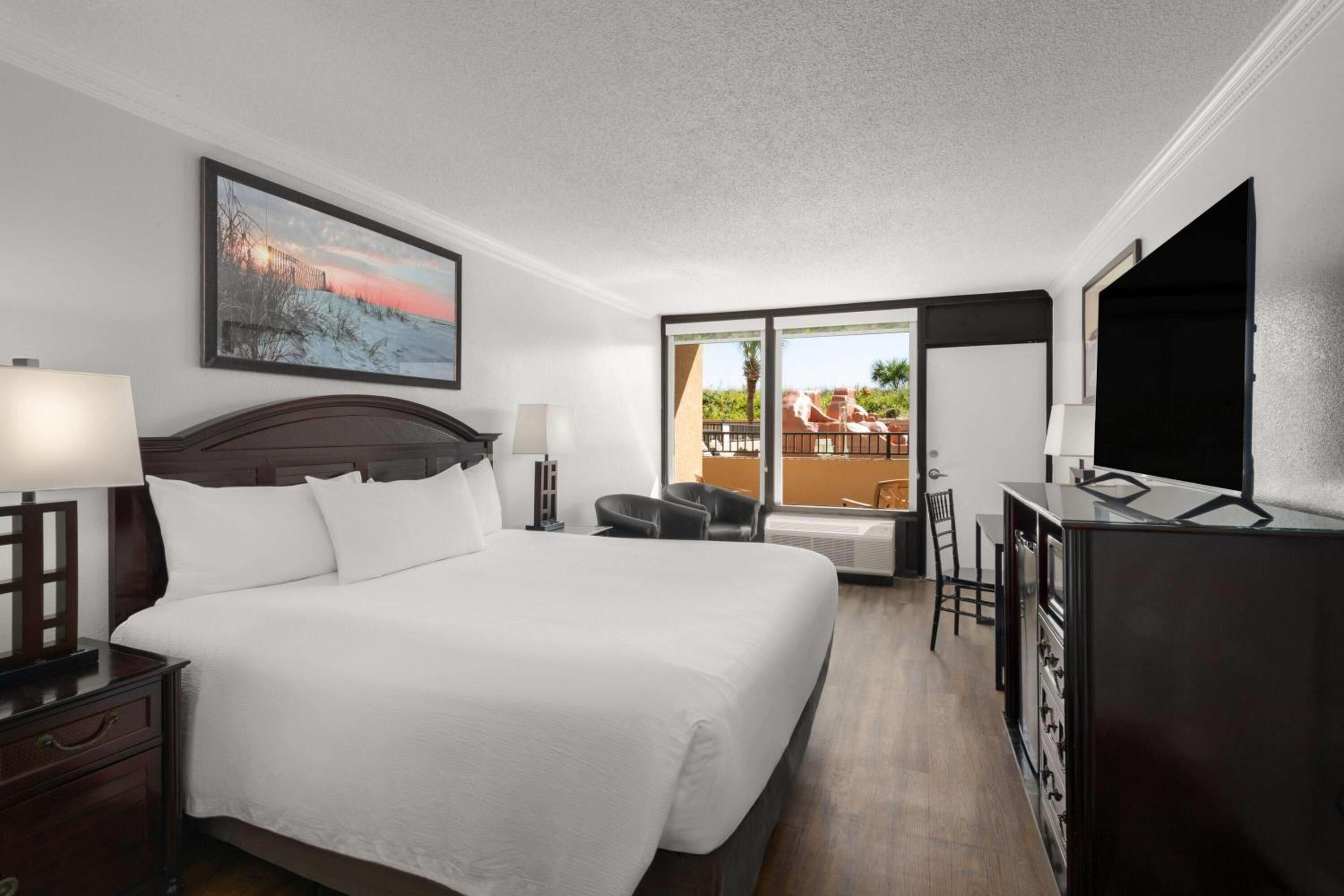 King Room with Pool View - Photo 1