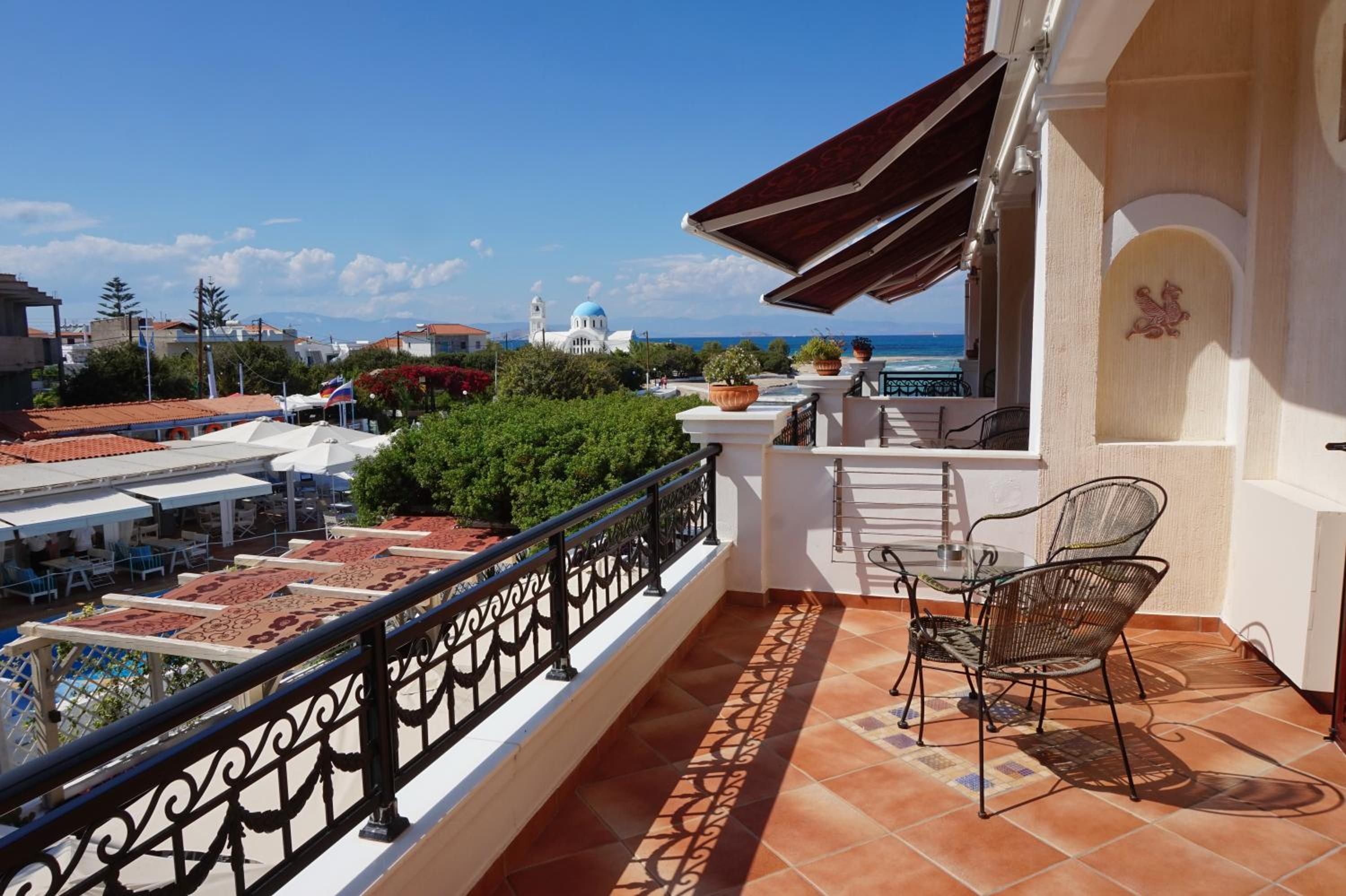 Superior Double Room with Pool View - Photo 3
