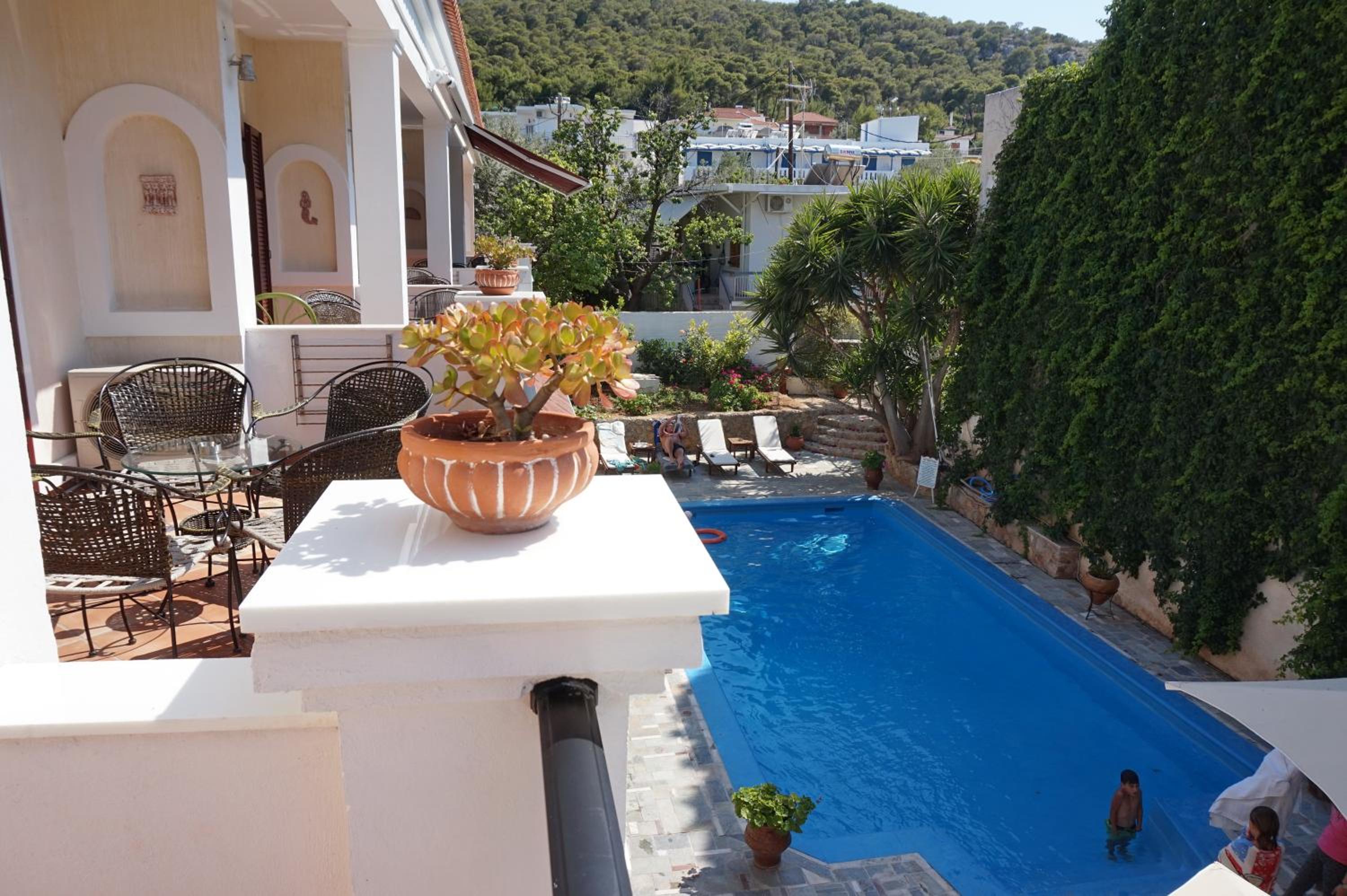 Superior Double Room with Pool View - Photo 8