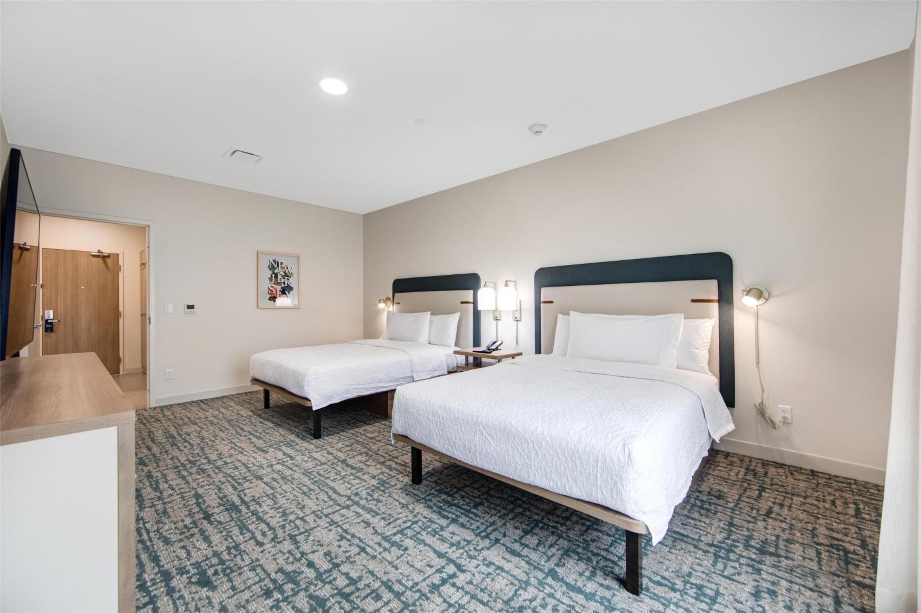 One-Bedroom Suite with Two Queen Beds - Hearing Accessible - Ground Floor - Photo 1