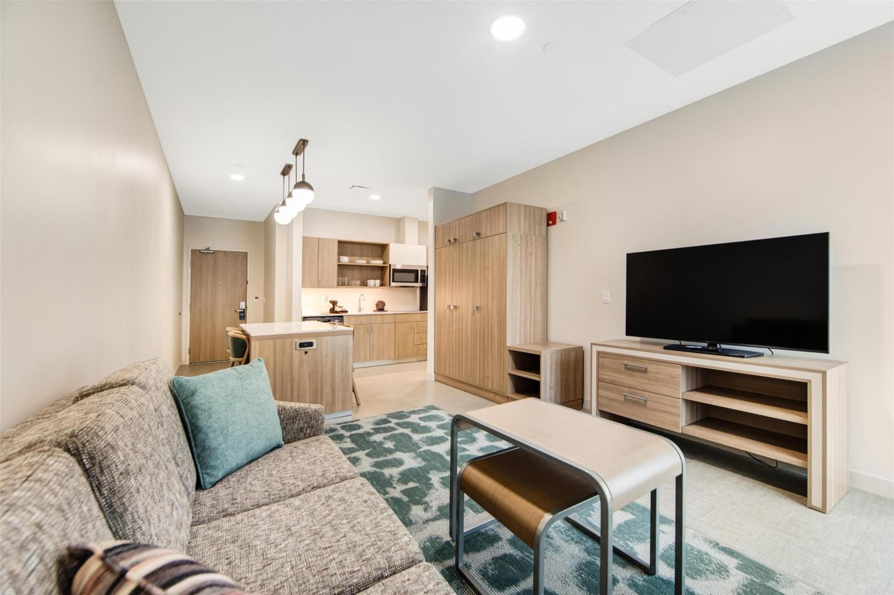 One-Bedroom Suite with Two Queen Beds - Hearing Accessible - Ground Floor - Photo 3