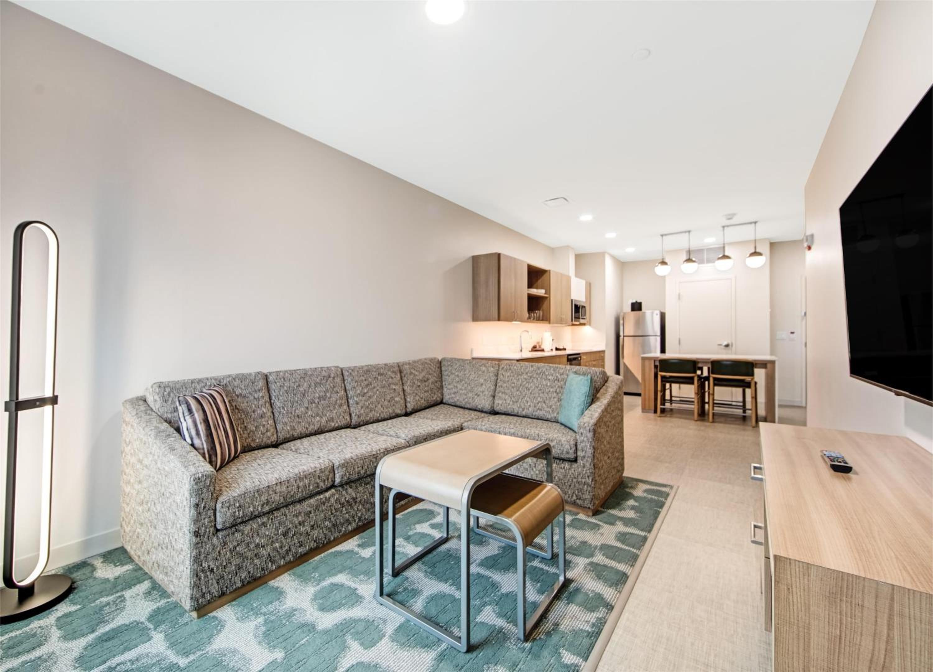 One-Bedroom Suite with Two Queen Beds - Hearing Accessible - Ground Floor - Photo 2