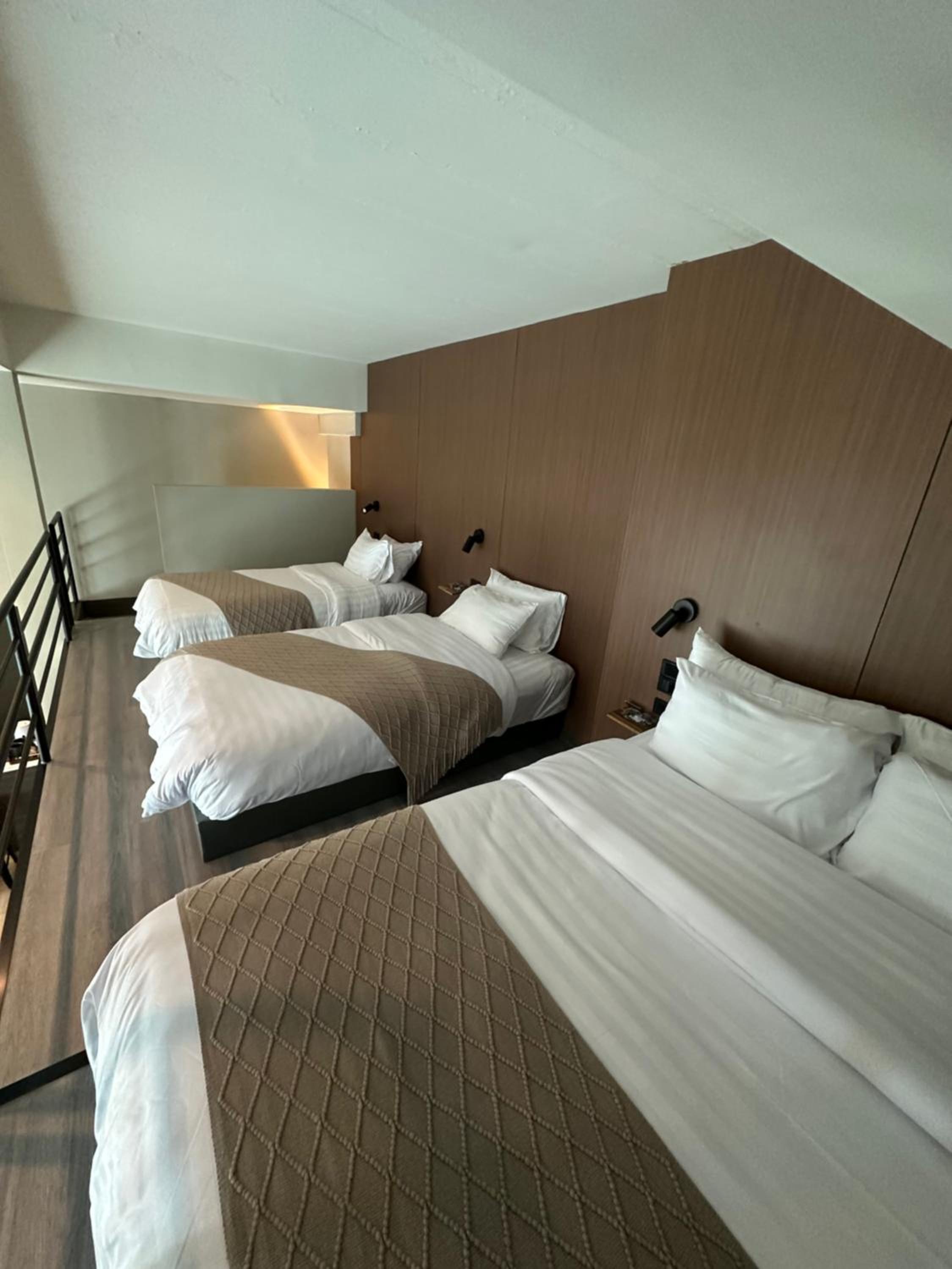 Quadruple Room with Private Bathroom photo 3