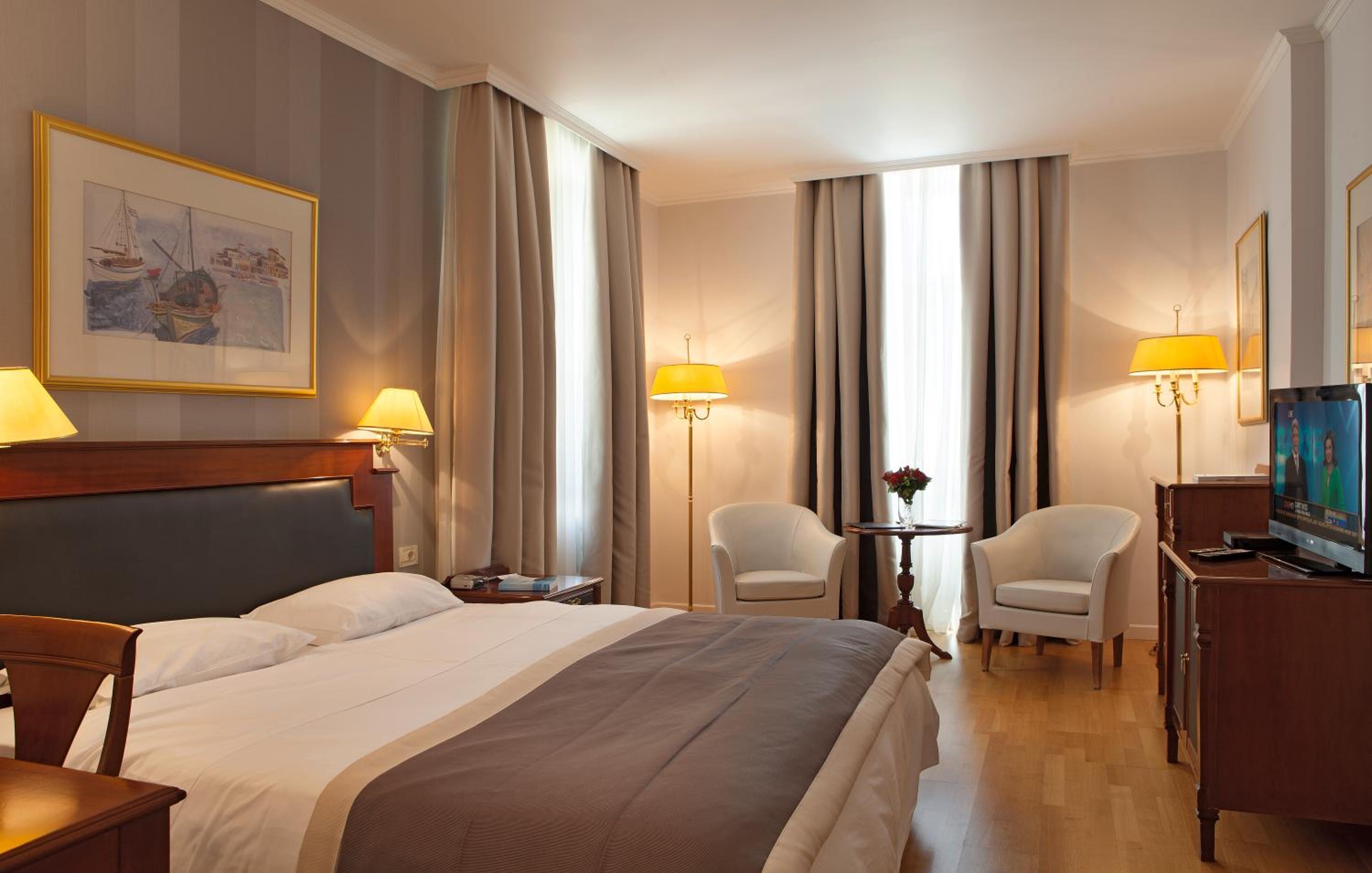 Guest Room with Access to Indoor Swimming Pool & Spa