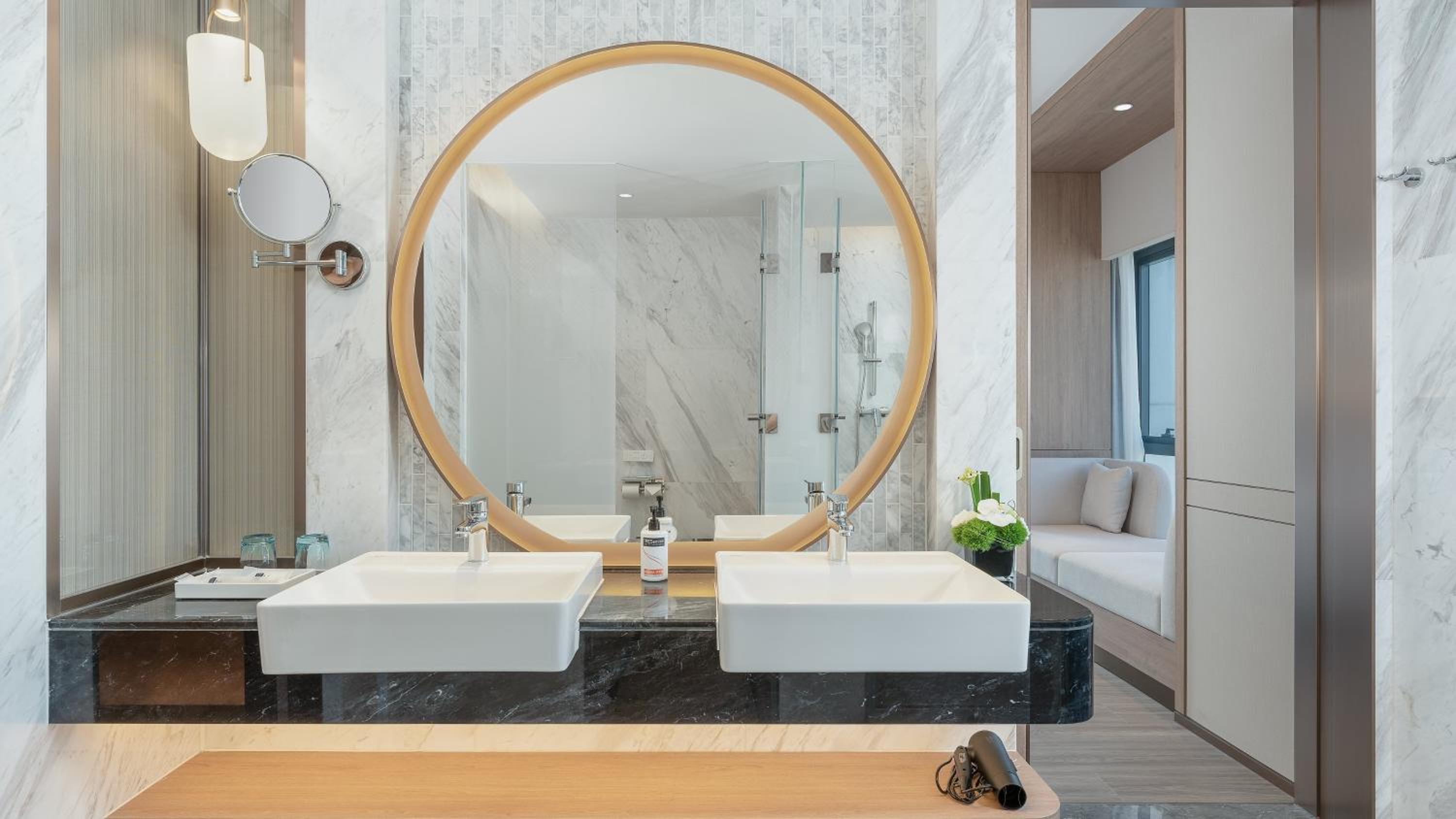 One-Bedroom Suite with City View - Photo 1