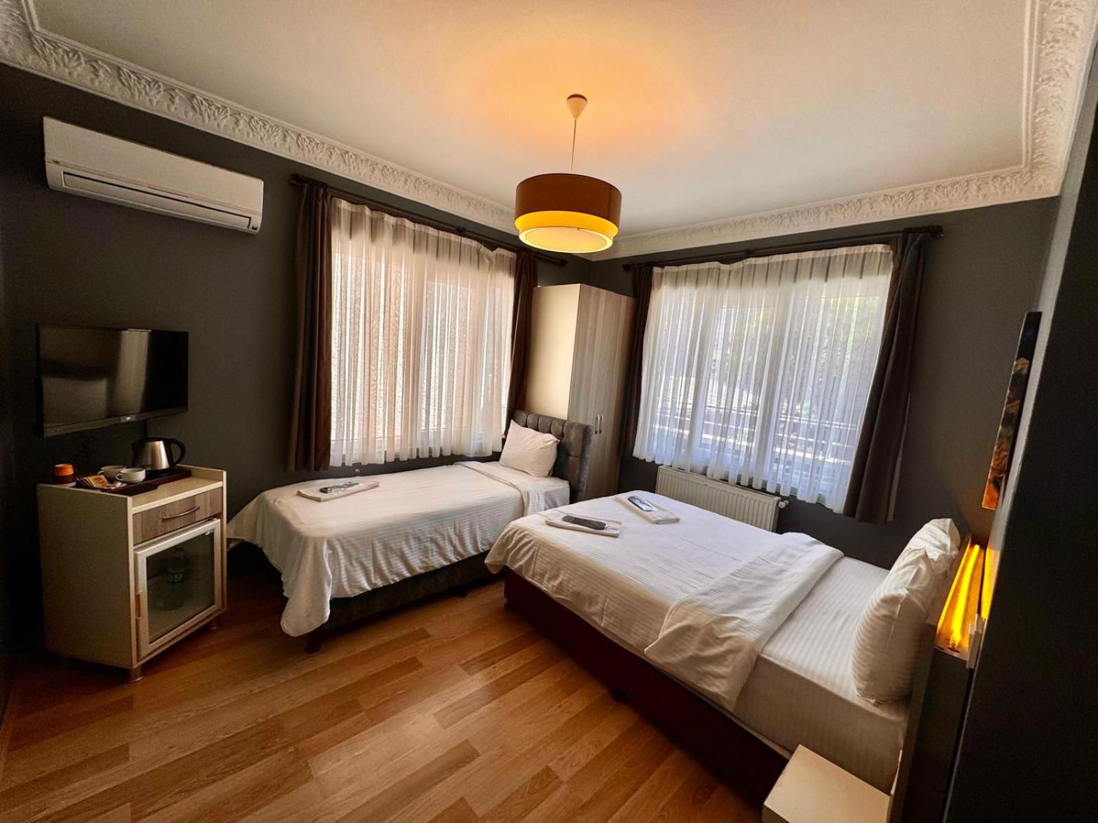 Double or Twin Room with Balcony photo 2