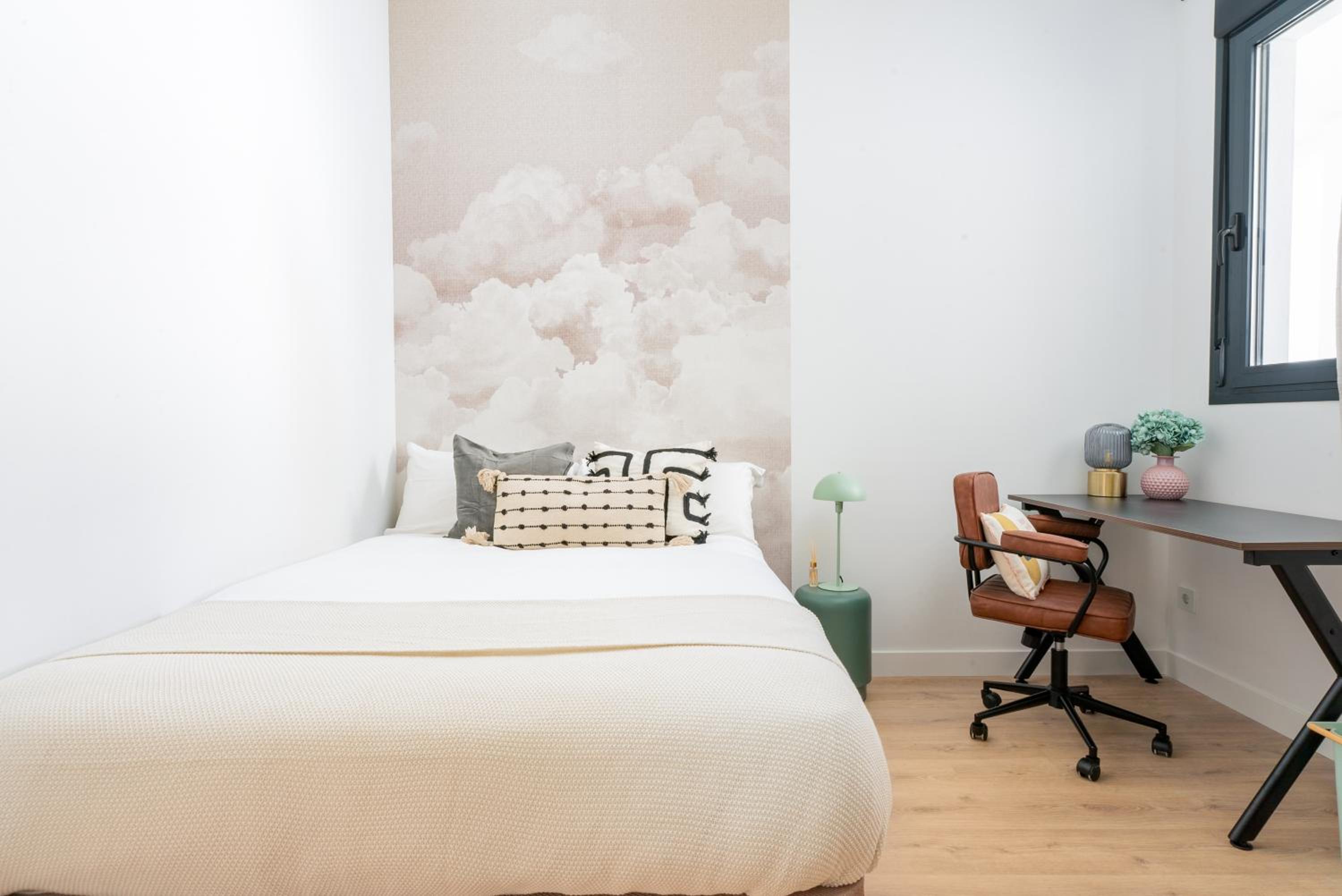 Single Room with Shared Bathroom