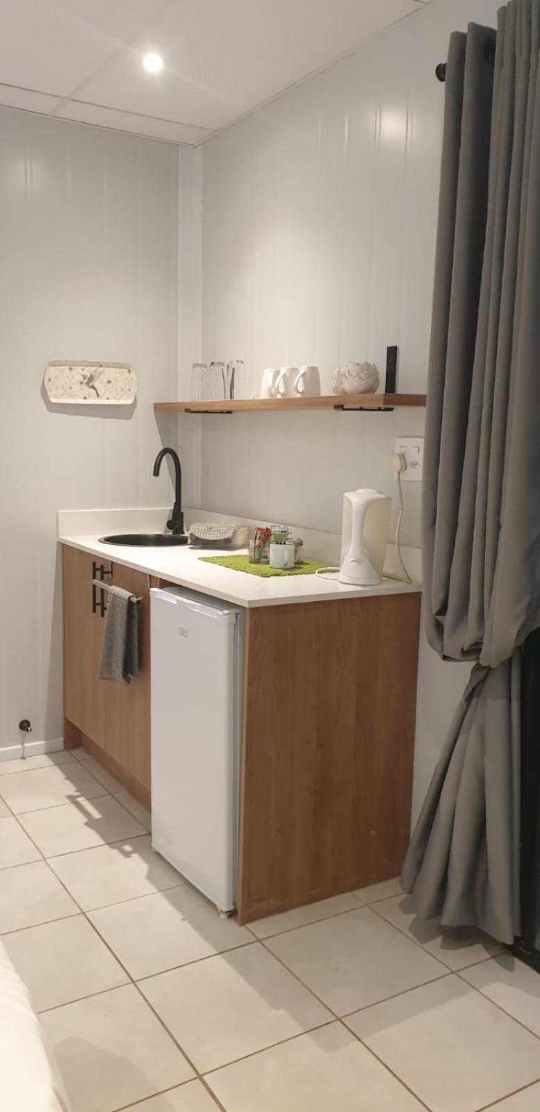 King Room with Roll-In Shower - Disability Access photo 2