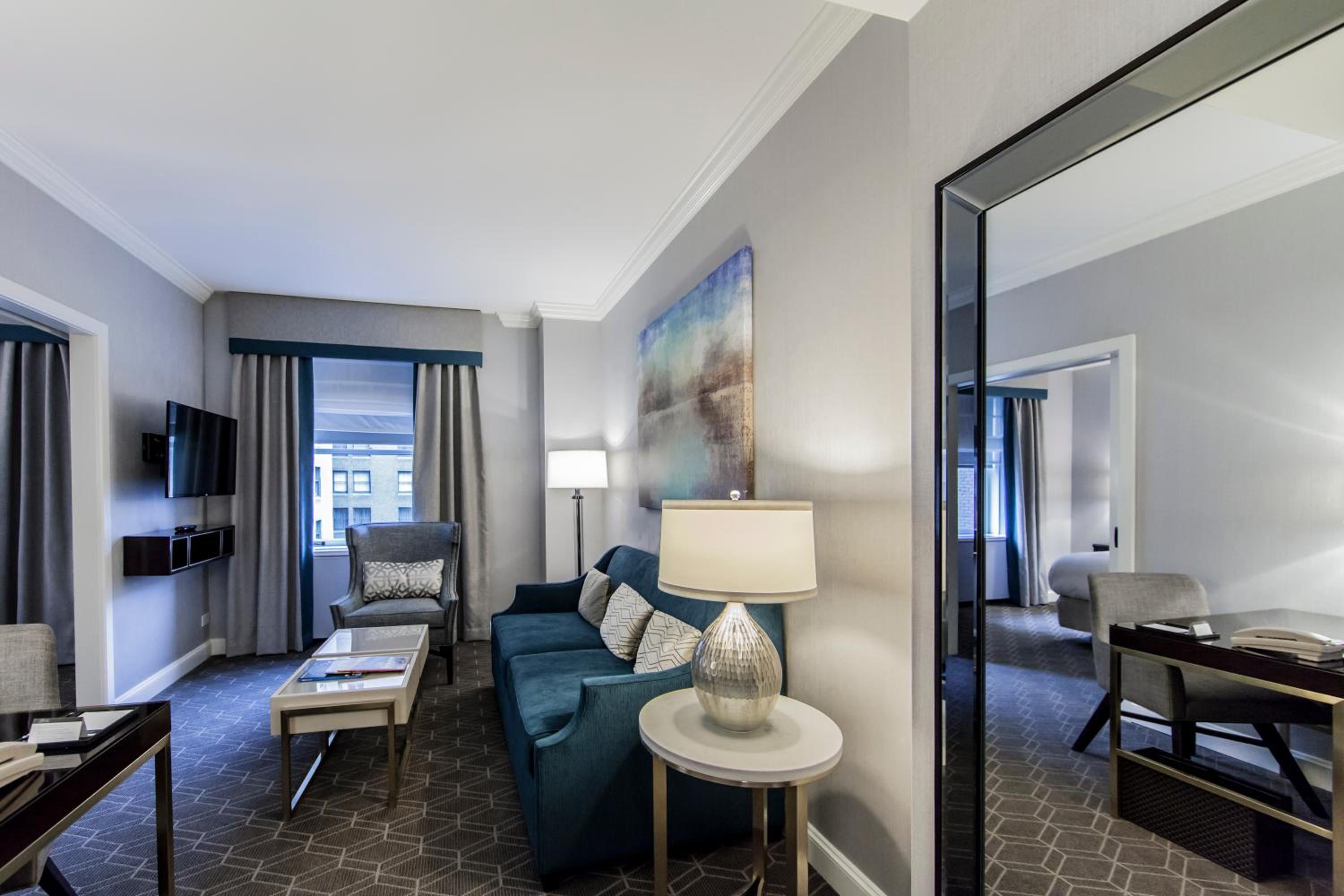 One-Bedroom King Suite - Photo 3