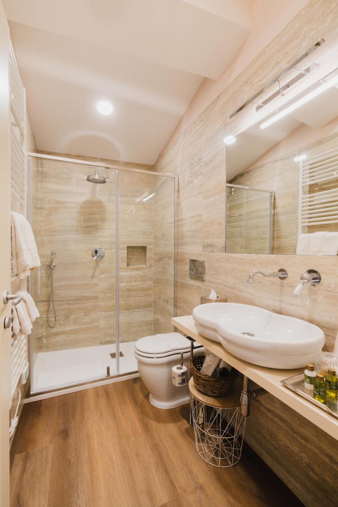 Suite with Hot Tub - Foresteria