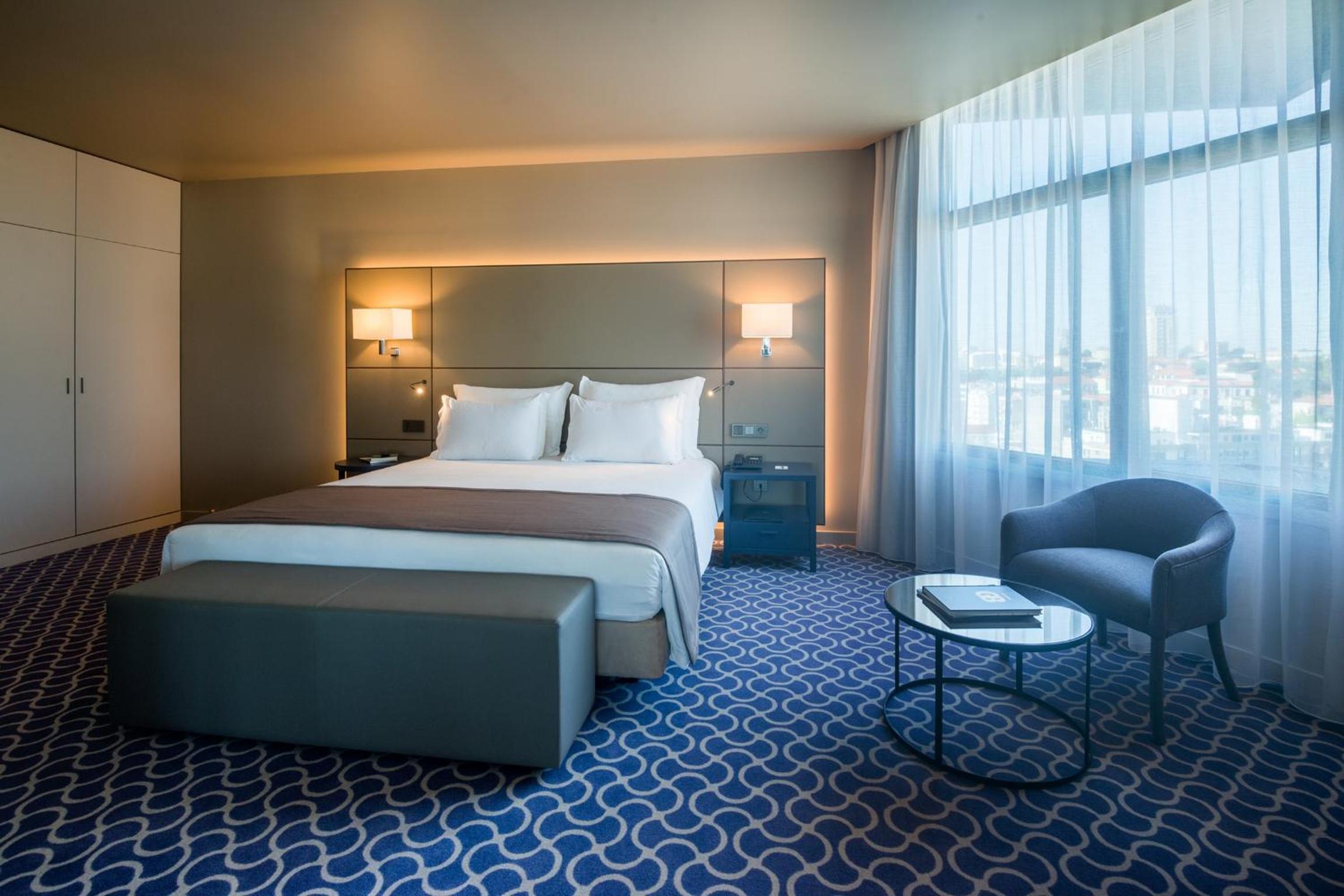 Deluxe Panoramic Suite - Photo 1
