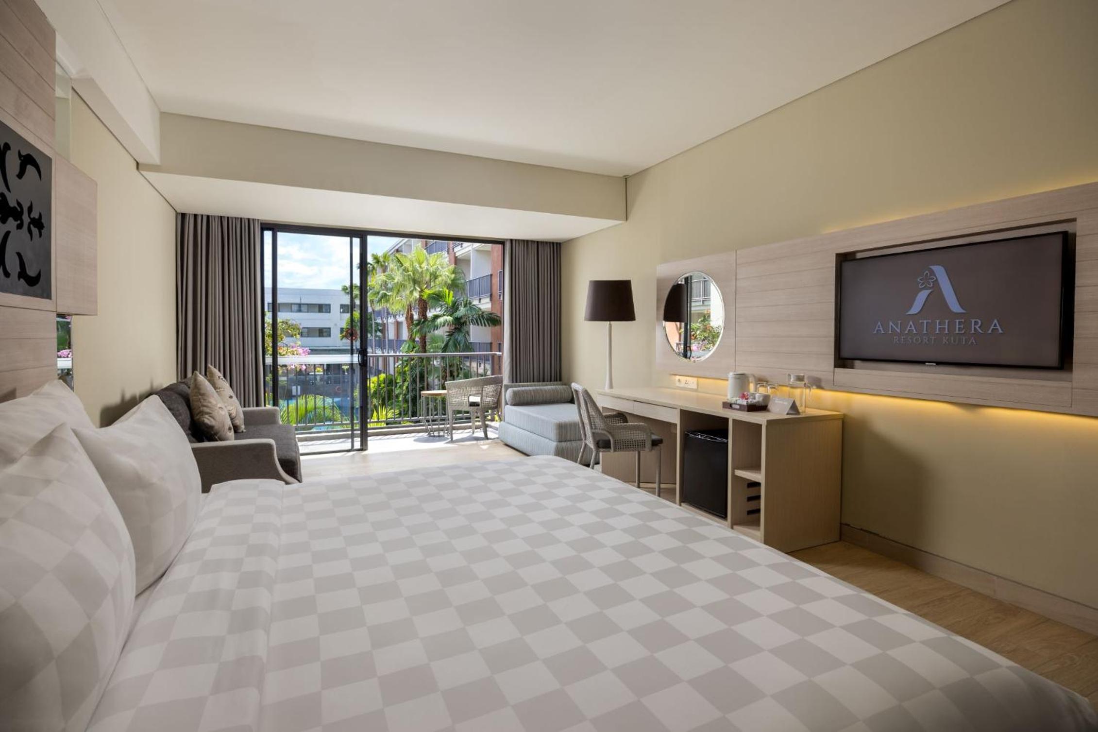 Premier Room with Pool View photo 2