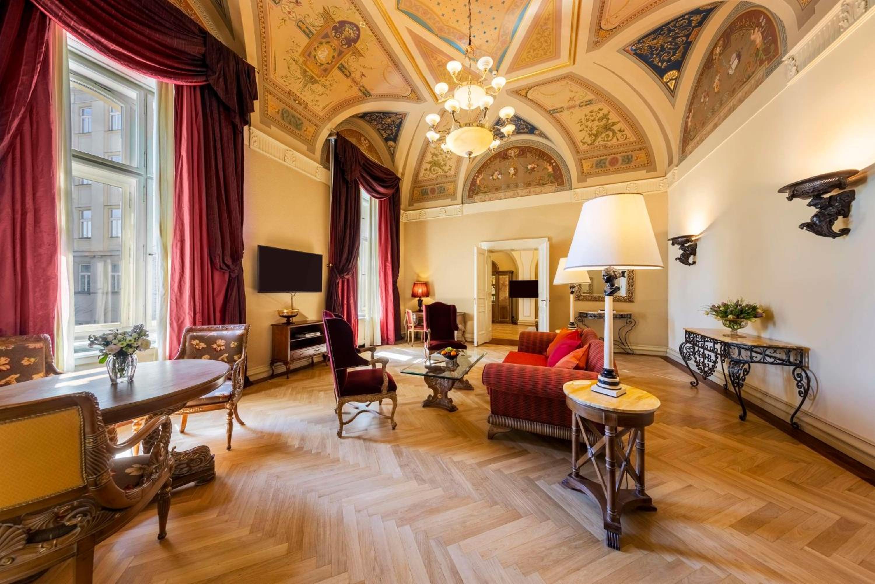 Carlo IV Suite