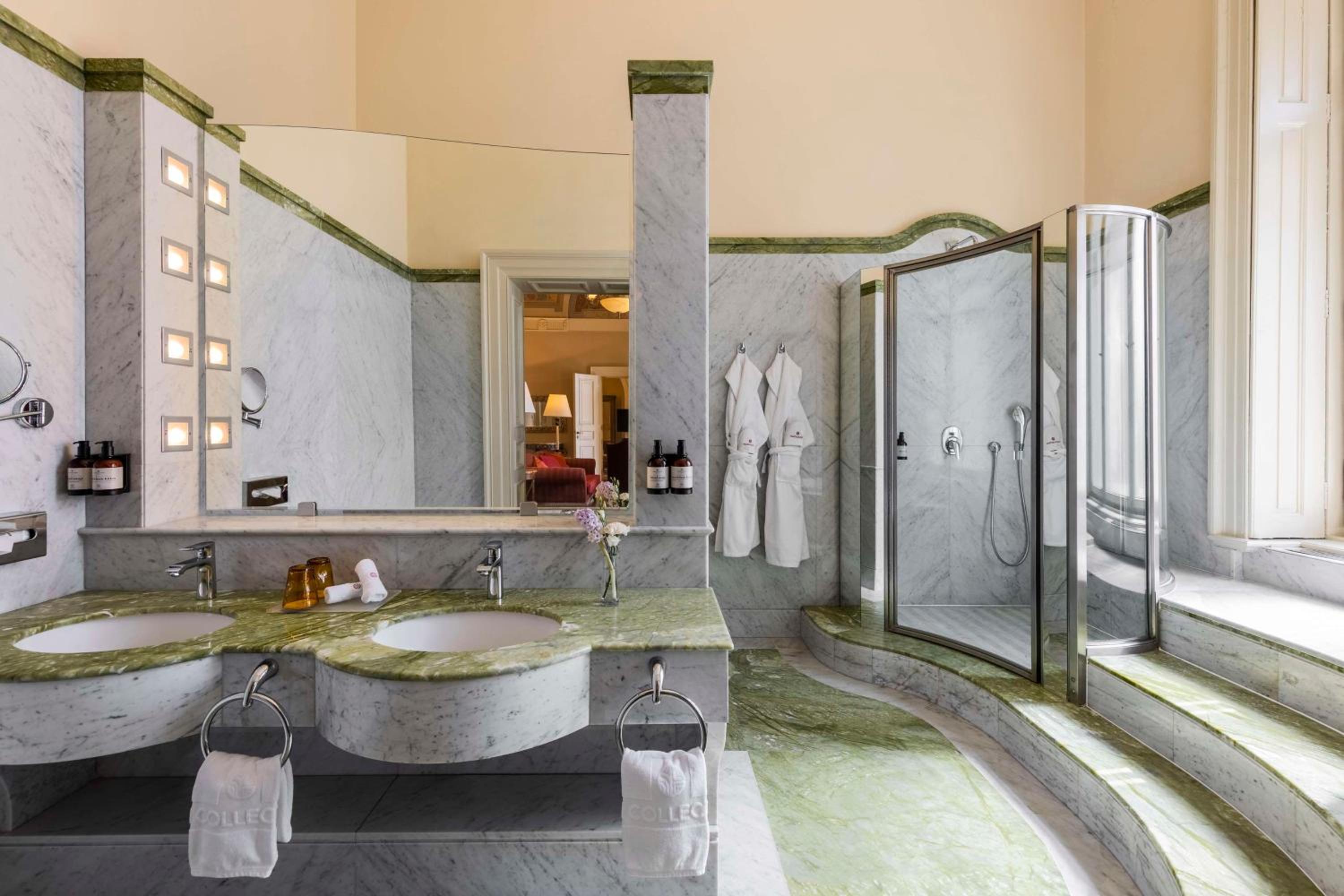 Carlo IV Suite thumbnail 5
