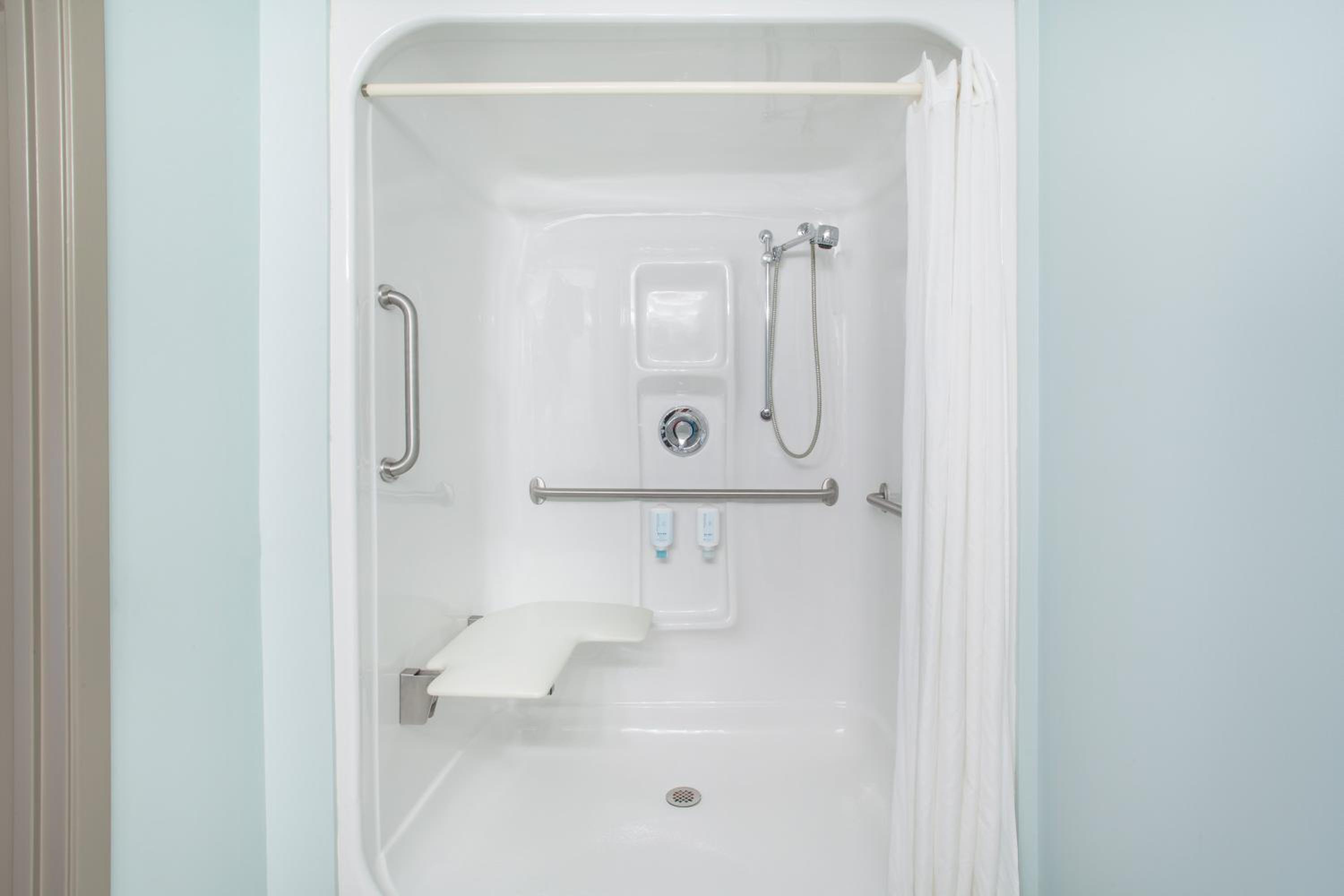 Queen Room - Mobility Access/Non-Smoking - Photo 3