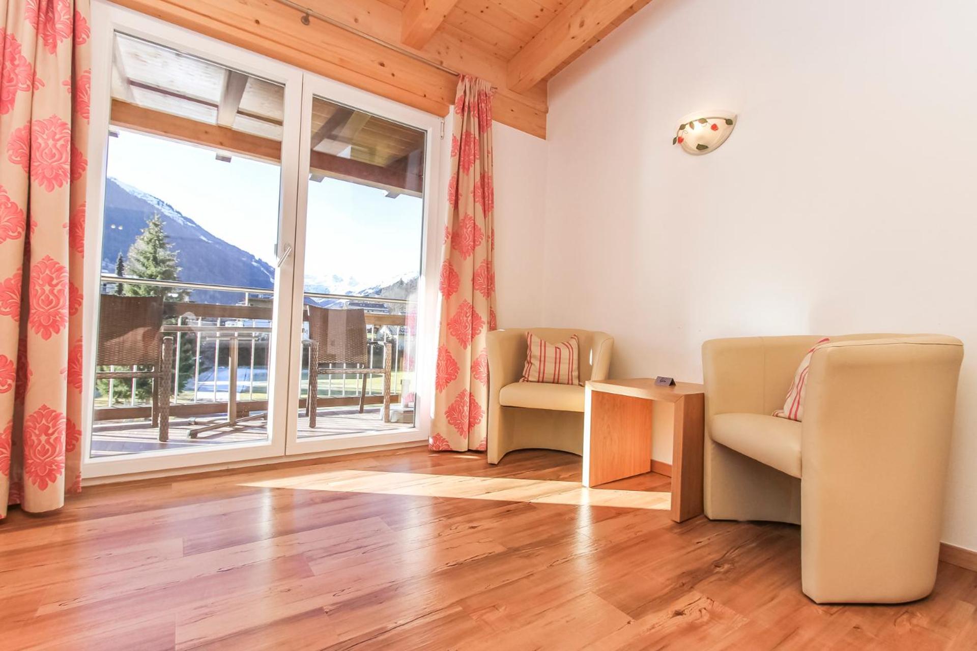 Deluxe Double Room with Balcony photo 2