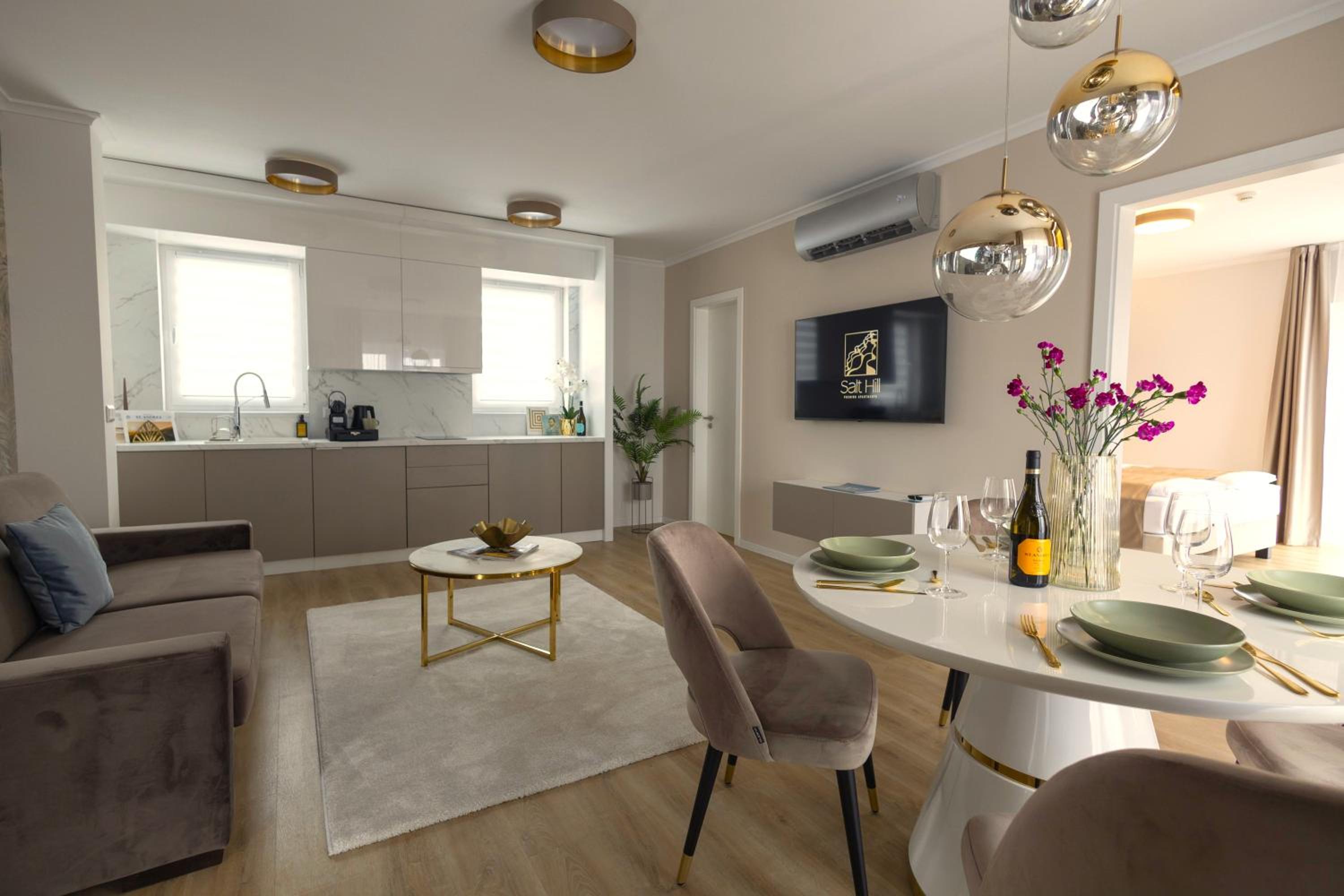 Deluxe Suite with Spa Bath