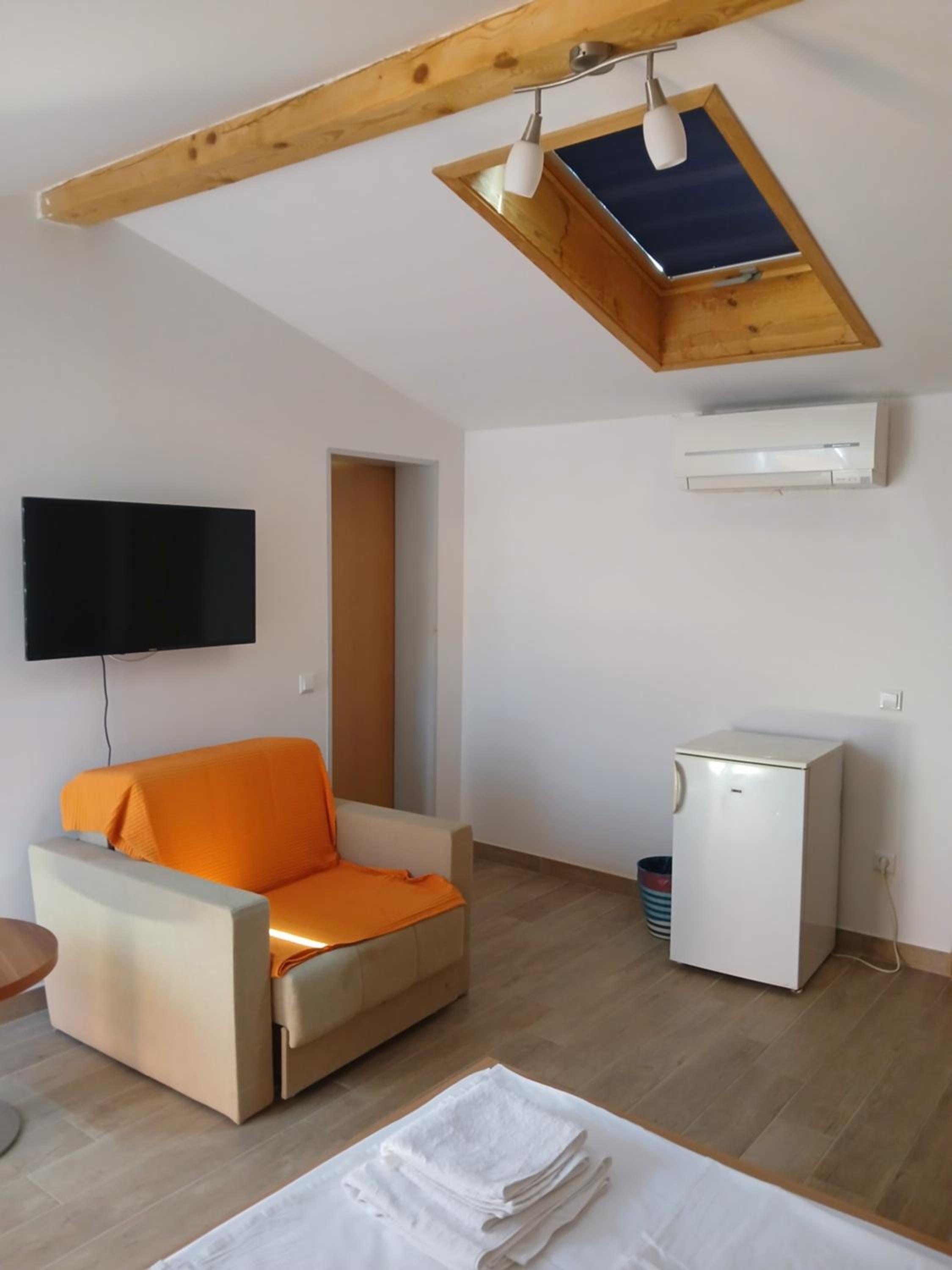 Double Room with Balcony (2 Adults + 1 Child) photo 2