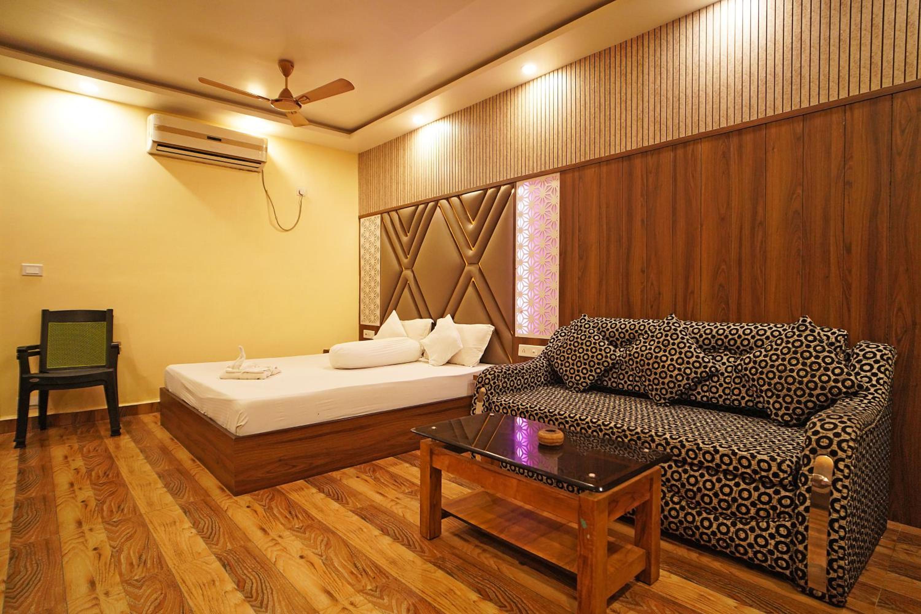 Double Room with Pool View photo 2
