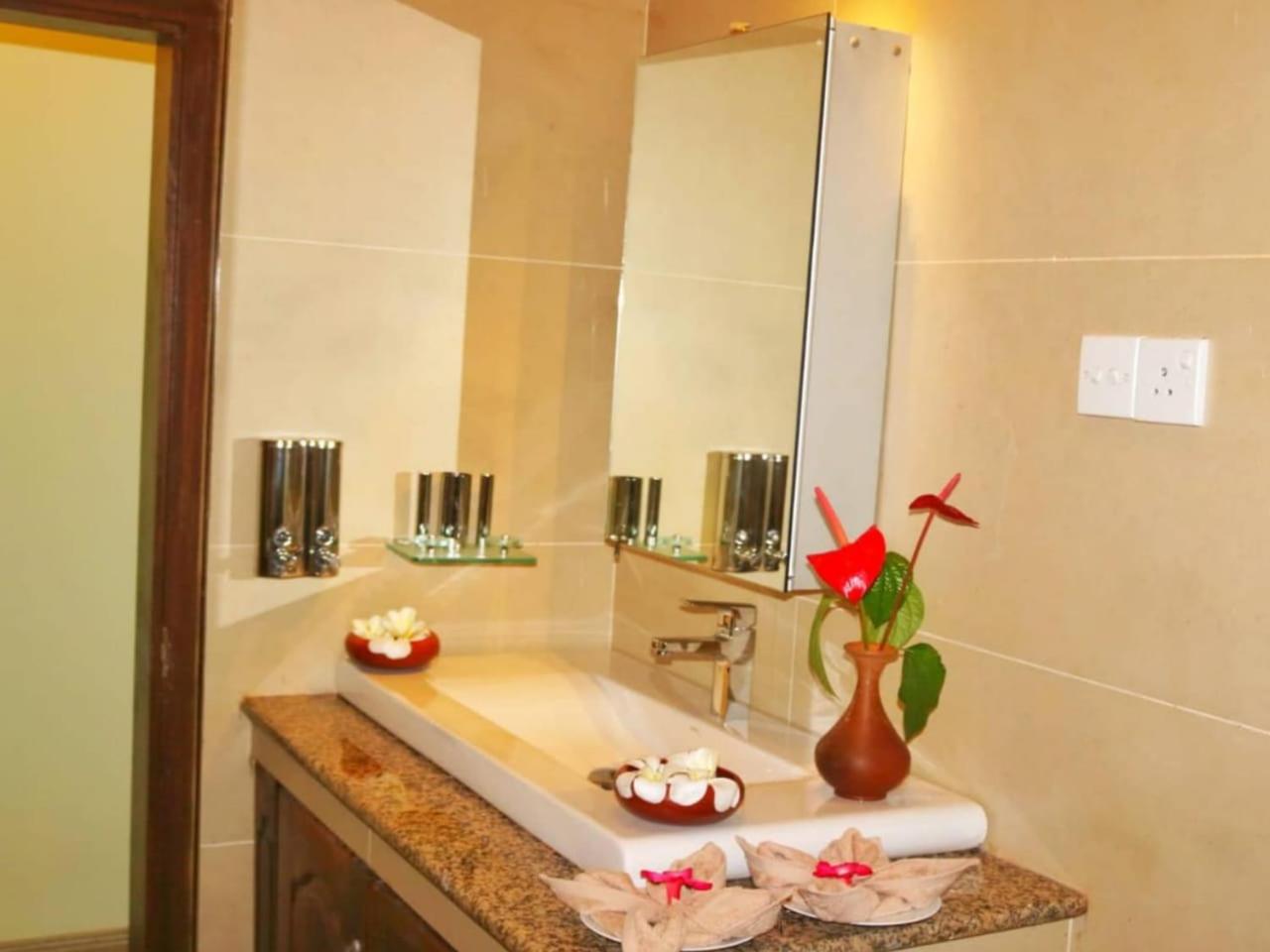 Standard Double Room - Photo 11