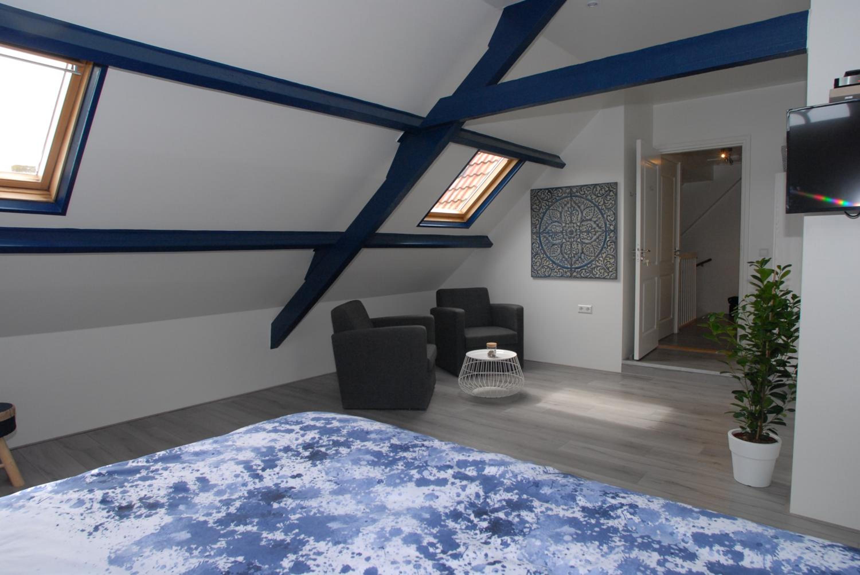 Deluxe Double Room with Bath - Photo 1