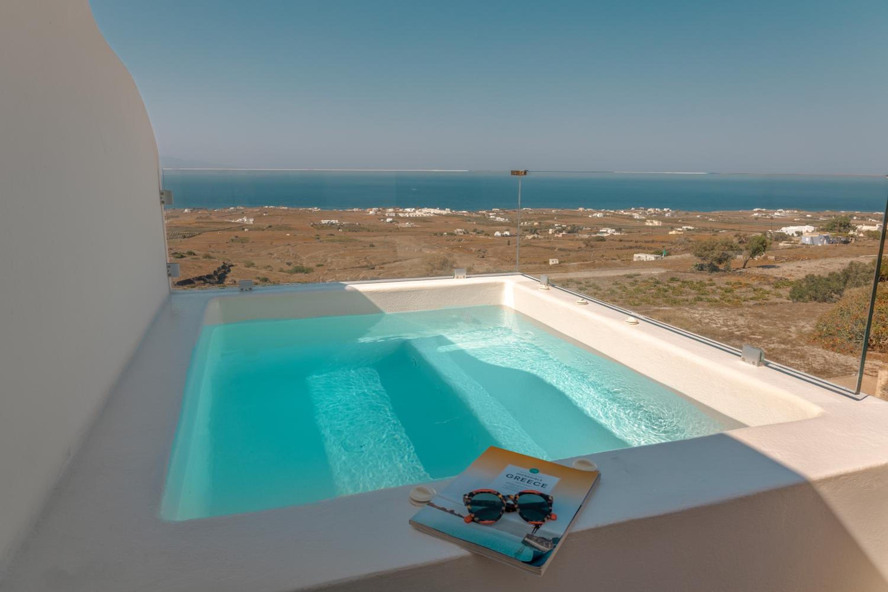 Elegant Suite with Panoramic Sea View and Outdoor Hot Tub - Photo 5