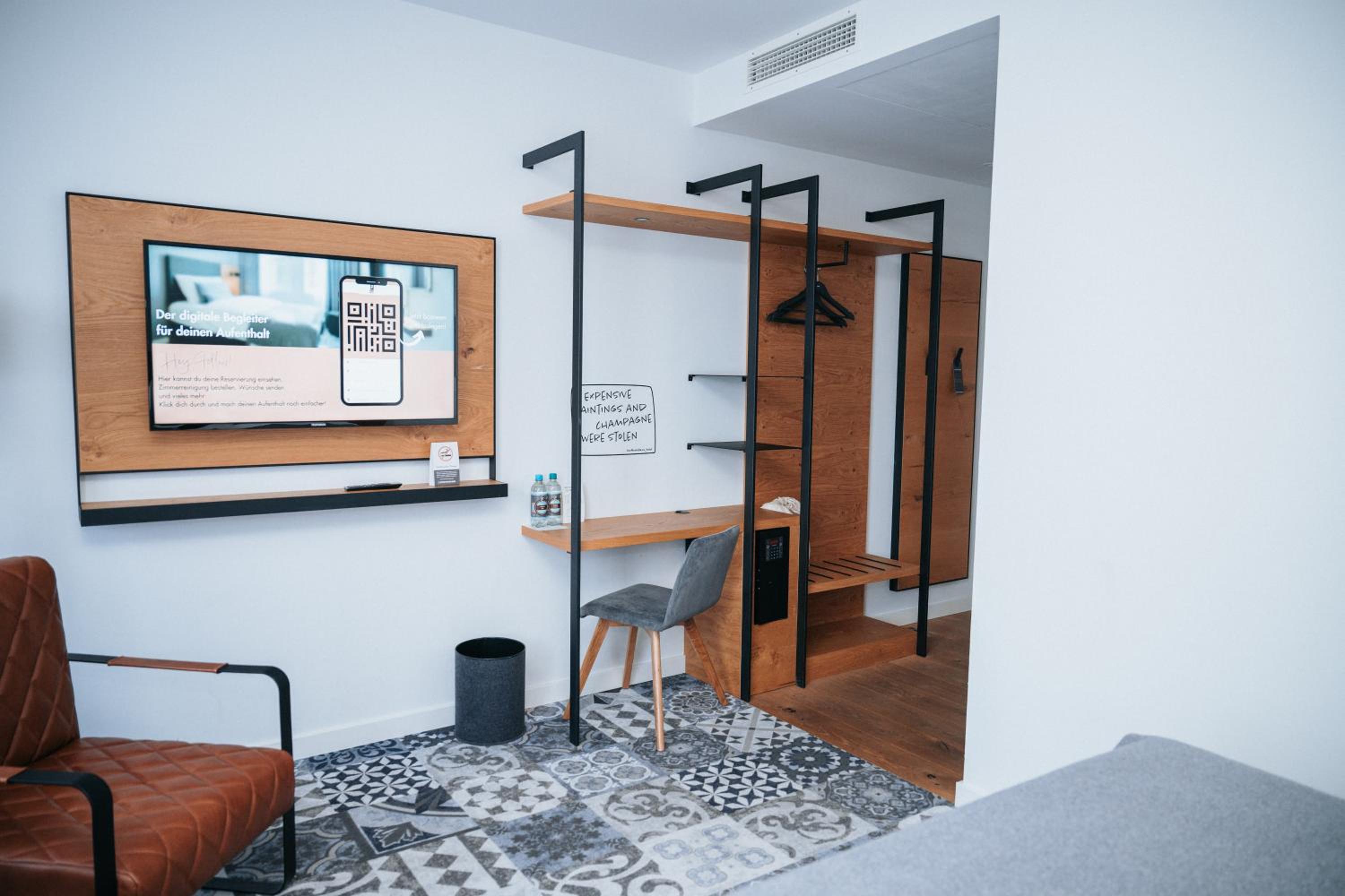 Standard Queen Room photo 3