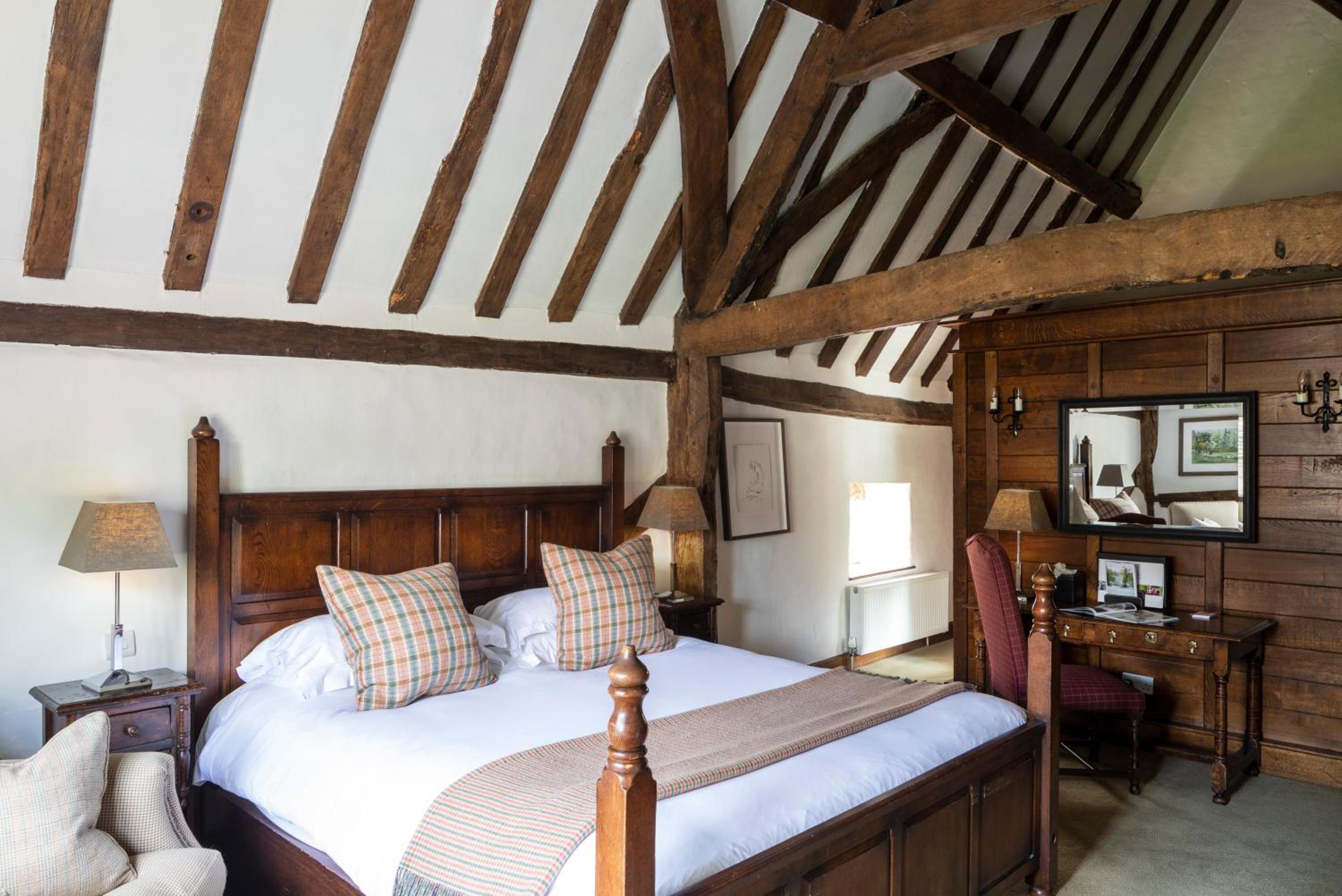 Deluxe Double Room (2 Adults + 1 Child)
