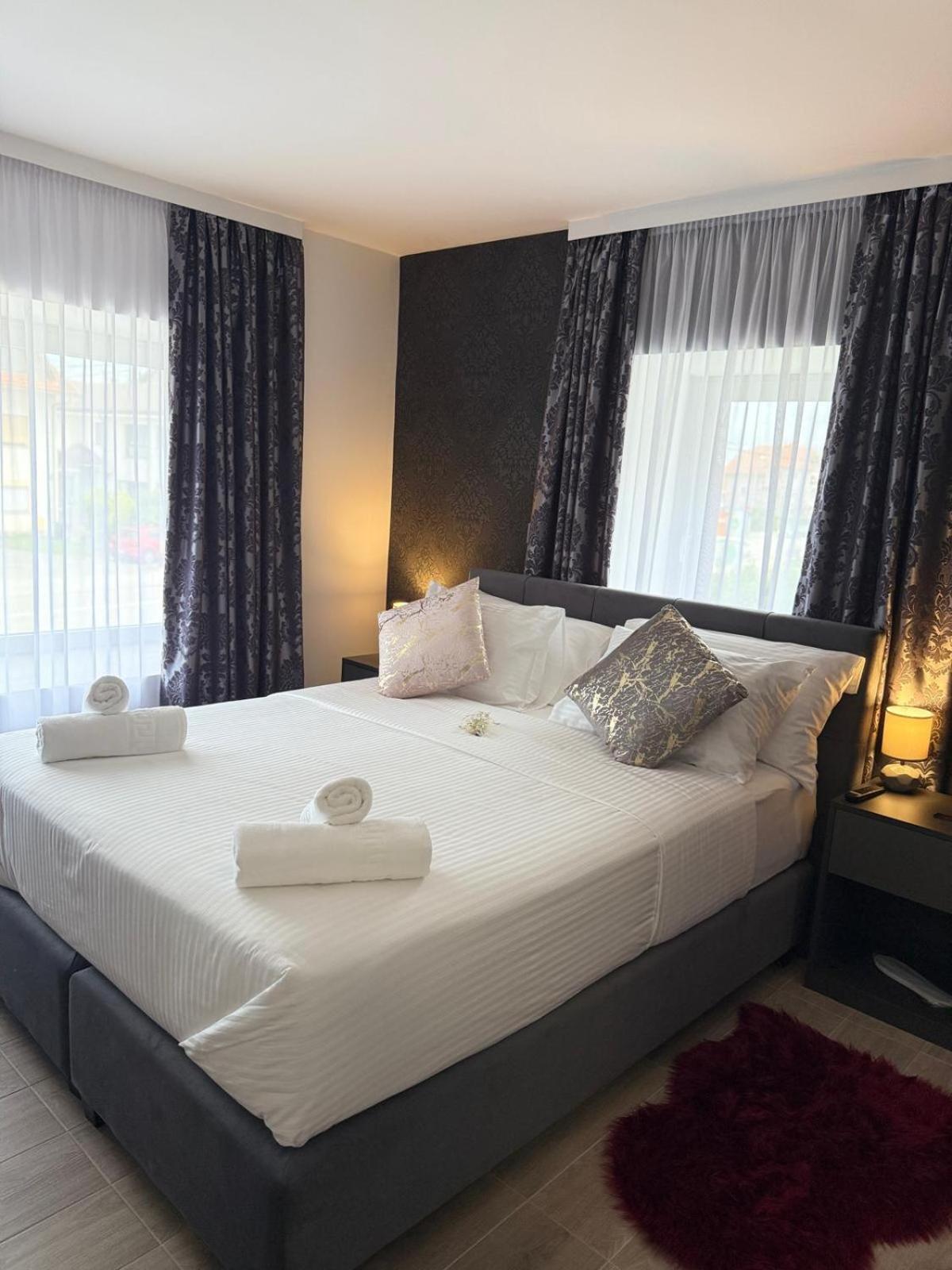 Double Room with Private Bathroom photo 2