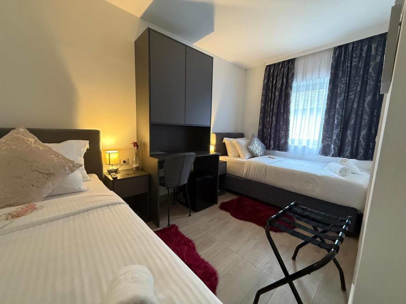 Twin Room with Private Bathroom photo 3