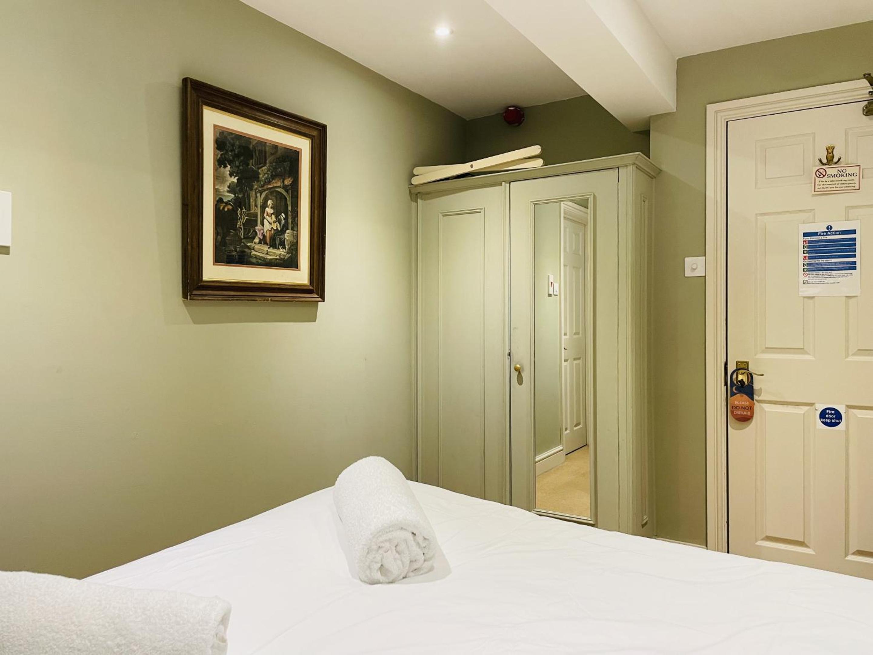 Double Room With Private Bathroom photo 1