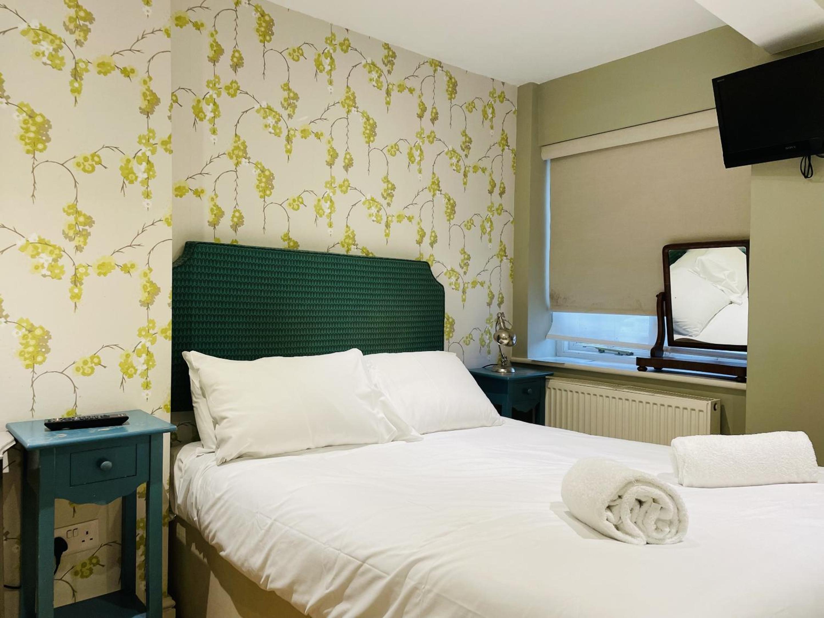 Double Room With Private Bathroom photo 2