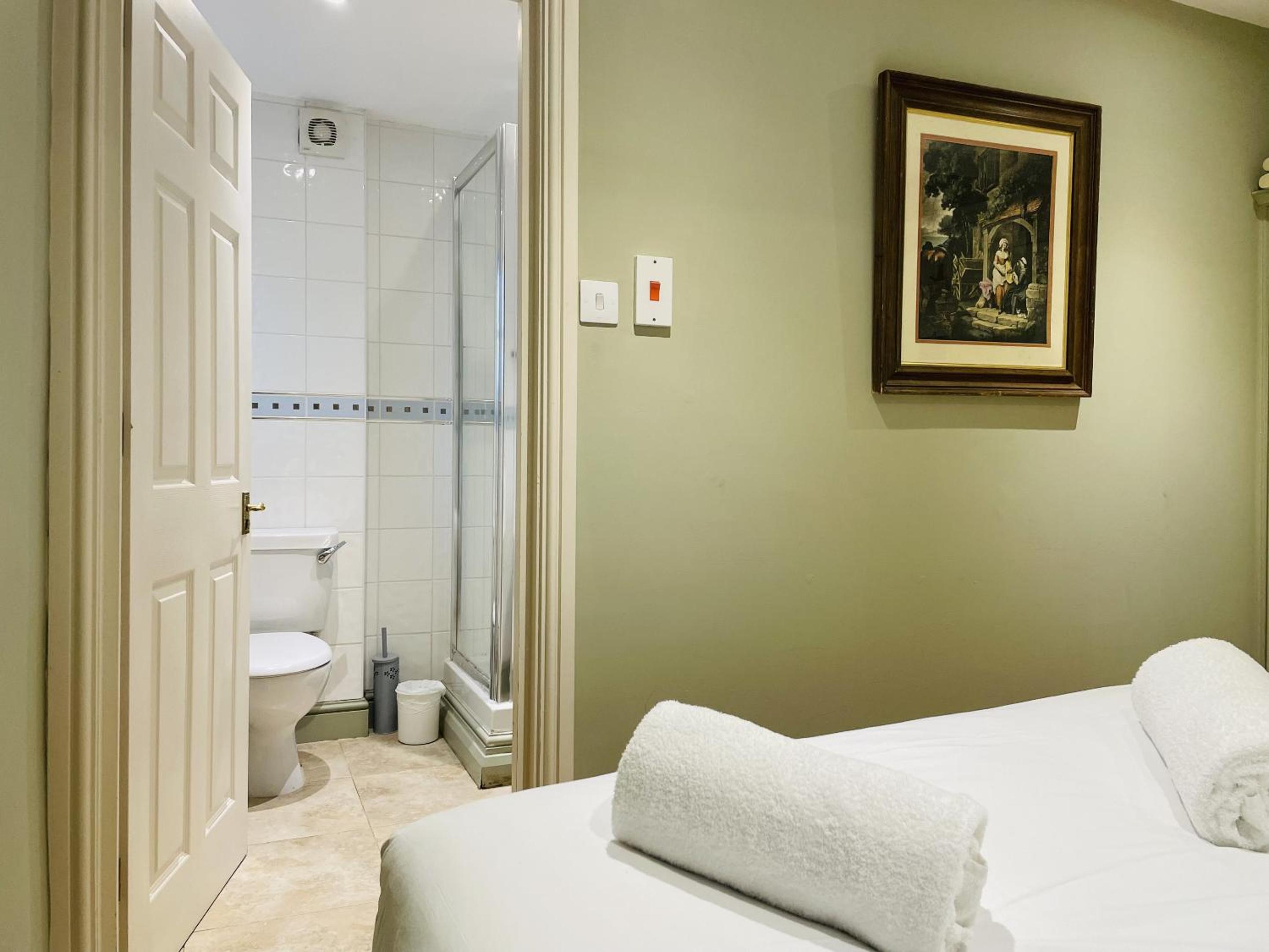 Double Room with Private Bathroom photo 3