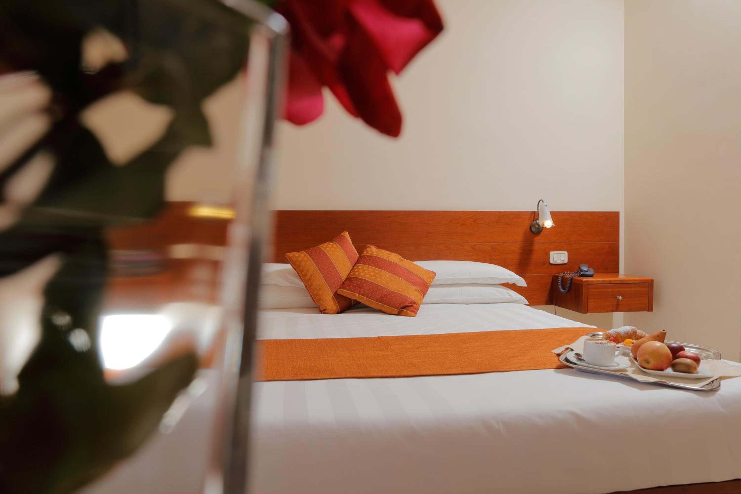 Superior Double Room with Balcony - Photo 12