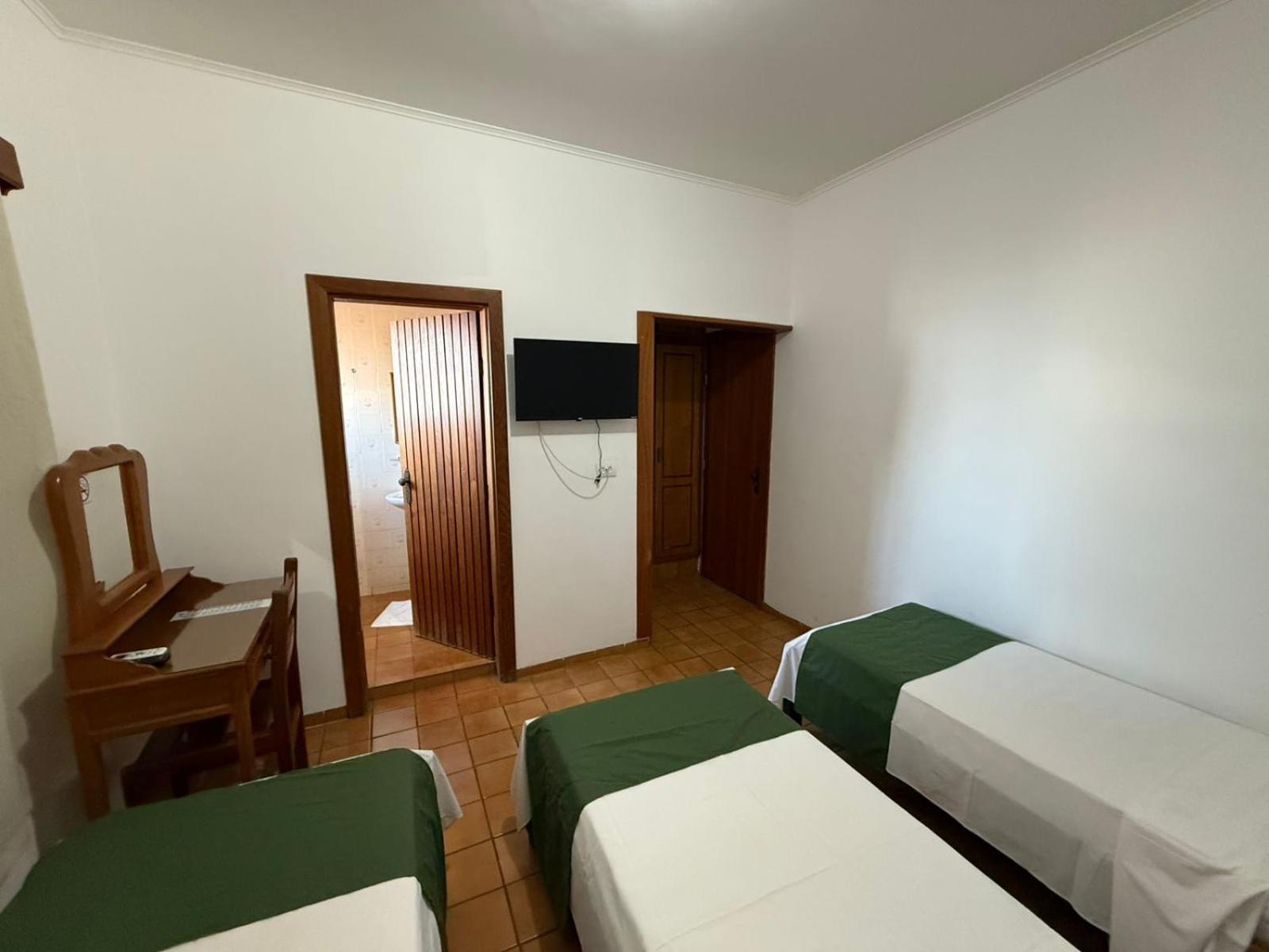 Twin Room with Extra Bed photo 2