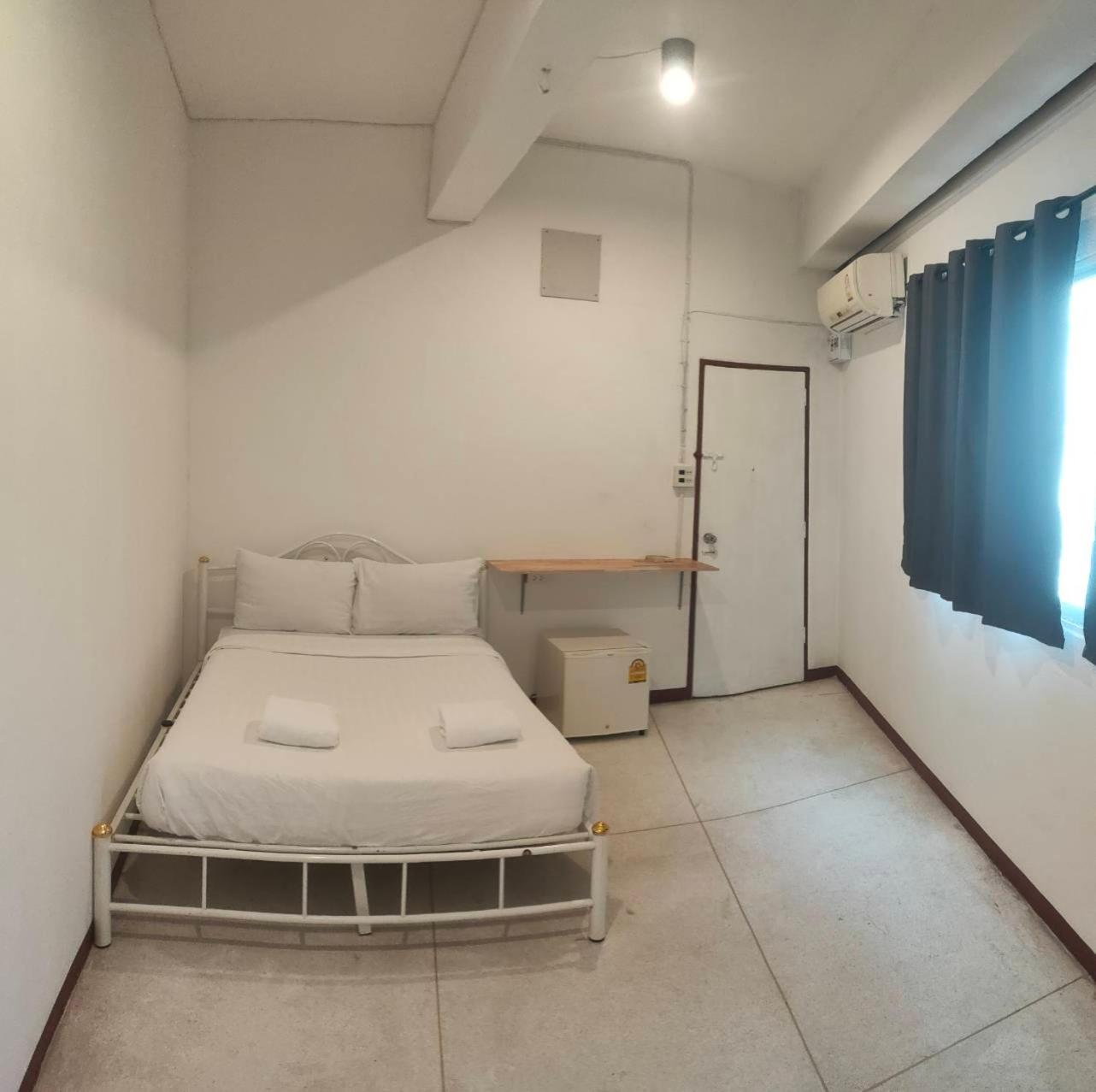 One-Bedroom Apartment photo 3