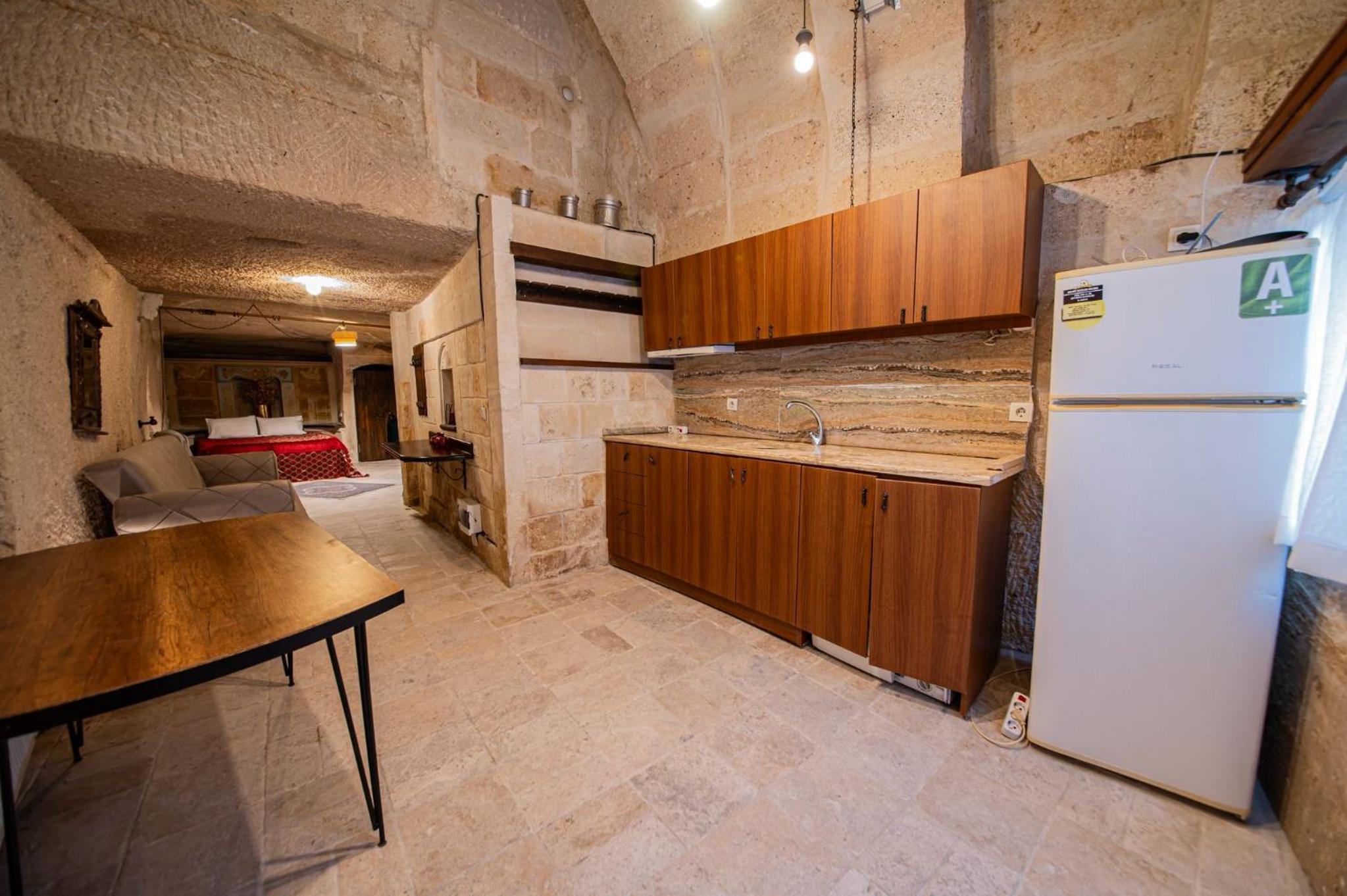 Second Building Cave - Photo 8